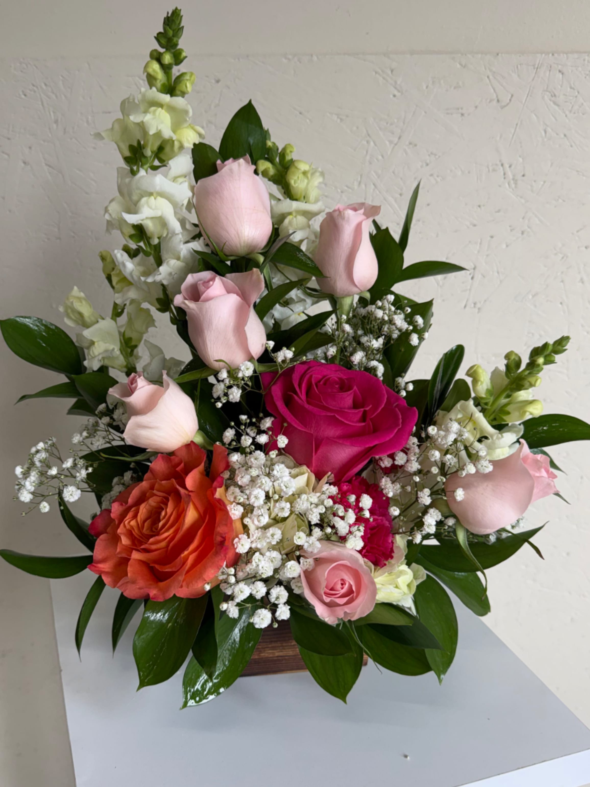 Anniversary Glow - Warm colors and delicate textures for love that keeps glowing.