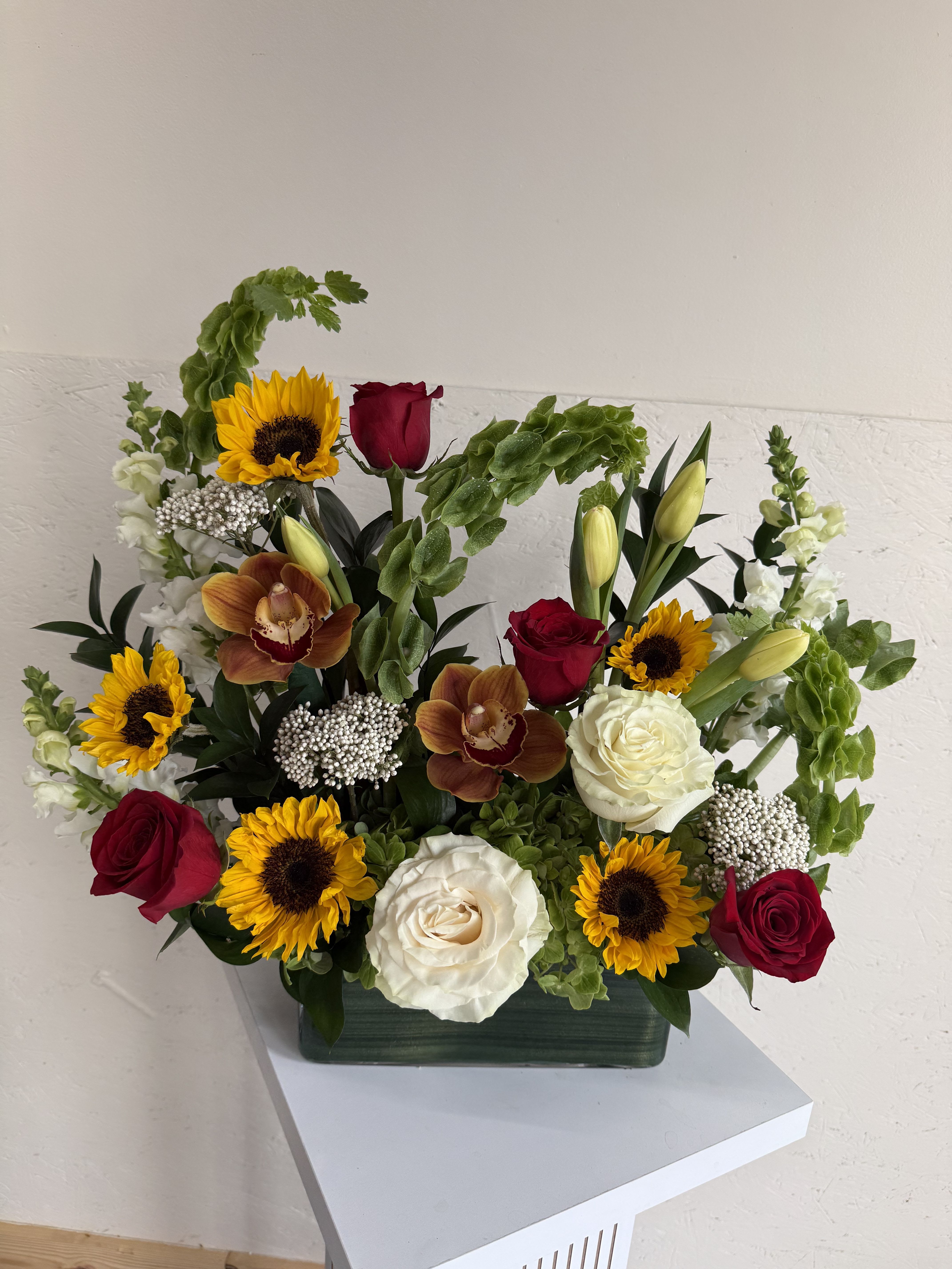 Golden Years - Creamy roses, soft hues, and golden touches for lasting love.