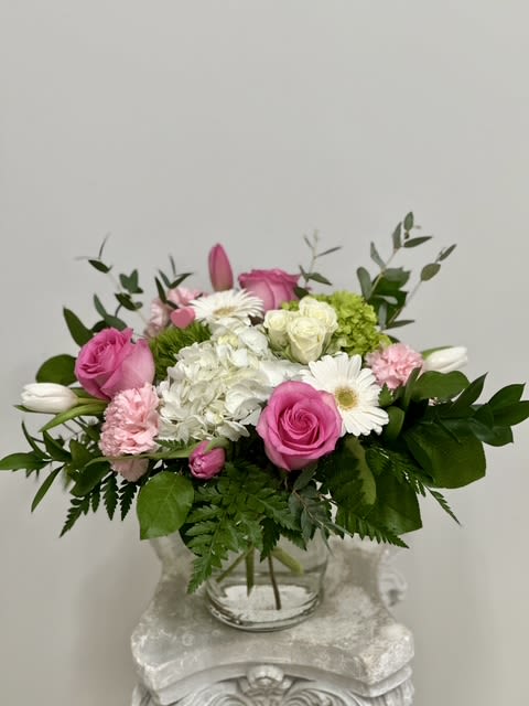 Pink and white mixed bouquet in a clear glass vase