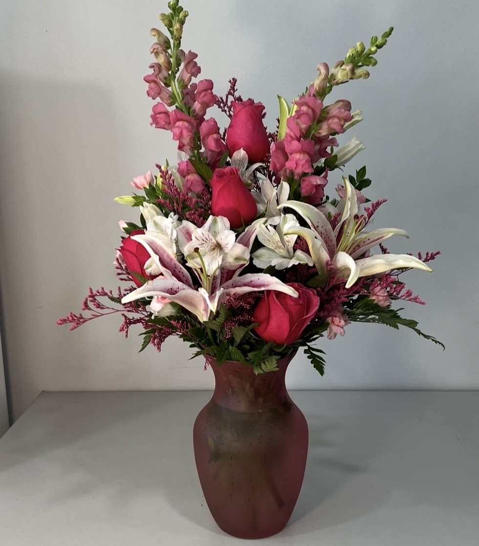 Passion - Beautiful Vase of Starfighter Oriental Lilies, Roses and Snapdragons