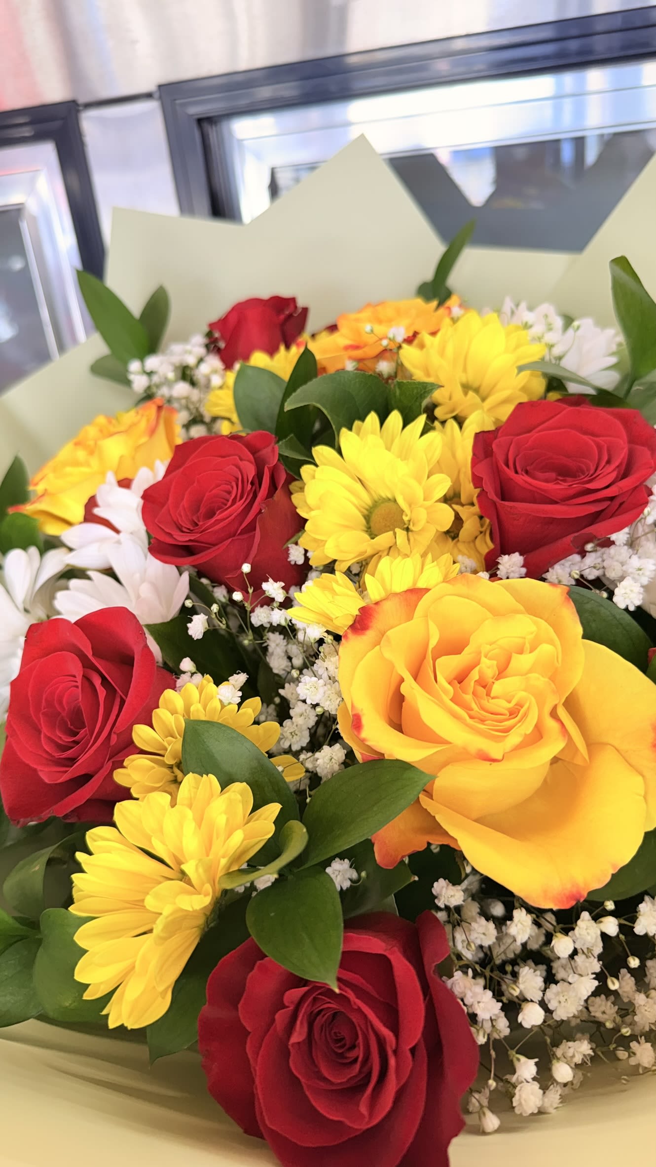 MOM'S DAY DOZEN MIX BOUQUET - .