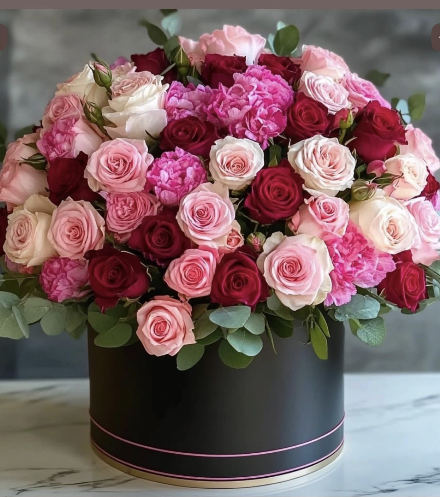 Harmony roses any colors - Soft. Elegant. Unforgettable.   A perfect harmony of blush pink, deep red, and creamy white roses—designed to turn any moment into something truly special. Nestled in a sleek luxury box, this arrangement blends romance with modern sophistication.   Premium fresh roses &amp; seasonal blooms  Chic hatbox design—ready to impress  Perfect for love, gratitude, or celebration  Whether it’s a romantic surprise or a statement gift, this bouquet speaks with beauty and grace.  Give more than flowers—give a feeling.