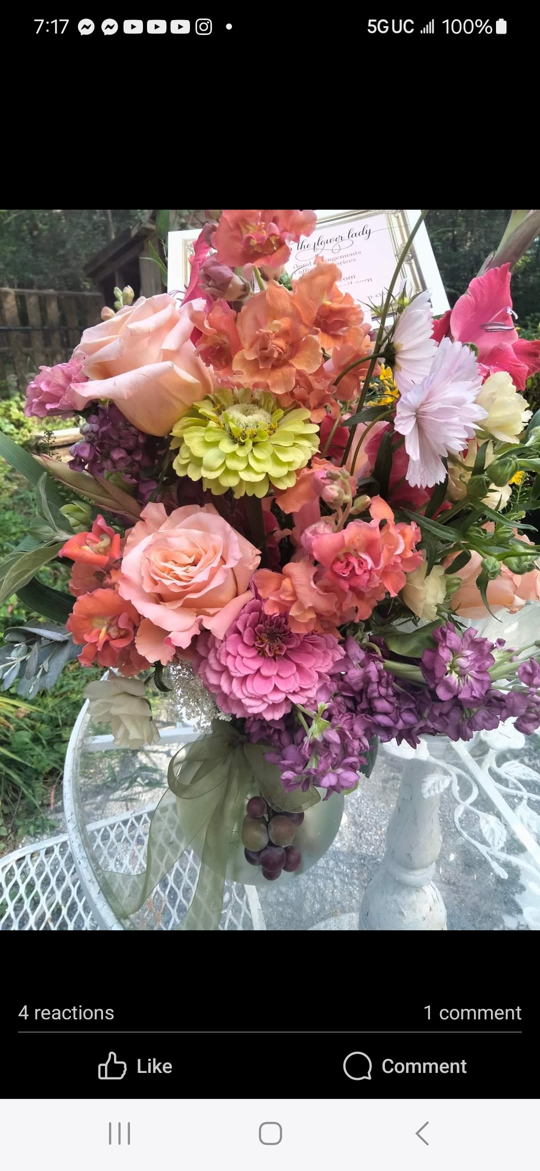 Ouah! - I had a lot of fun designing this bouquet with some locally sourced zinnia, roses, local snaps, sweet pea, lilac. Sweet smelling and delighfully colorful.
