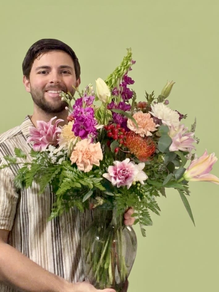 Mother's Day Special - This is the best way to get the best flowers in season for all those special Mothers! Designer’s choice of Spring Mix featuring some of the most beautiful blooms available. 