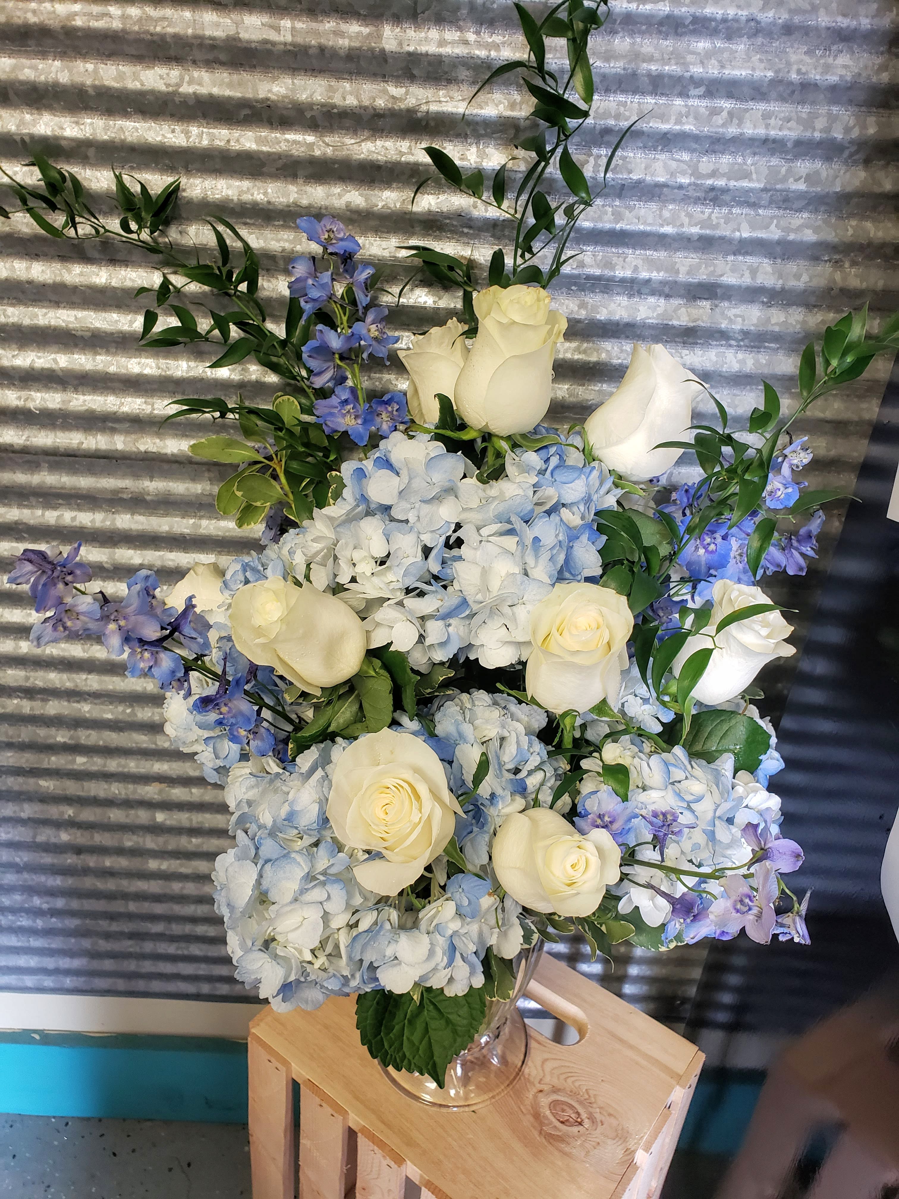 Clear blue sky - Remind some one of the blue sky after a cloudy day. A beautiful blue and white mix fresh flower 