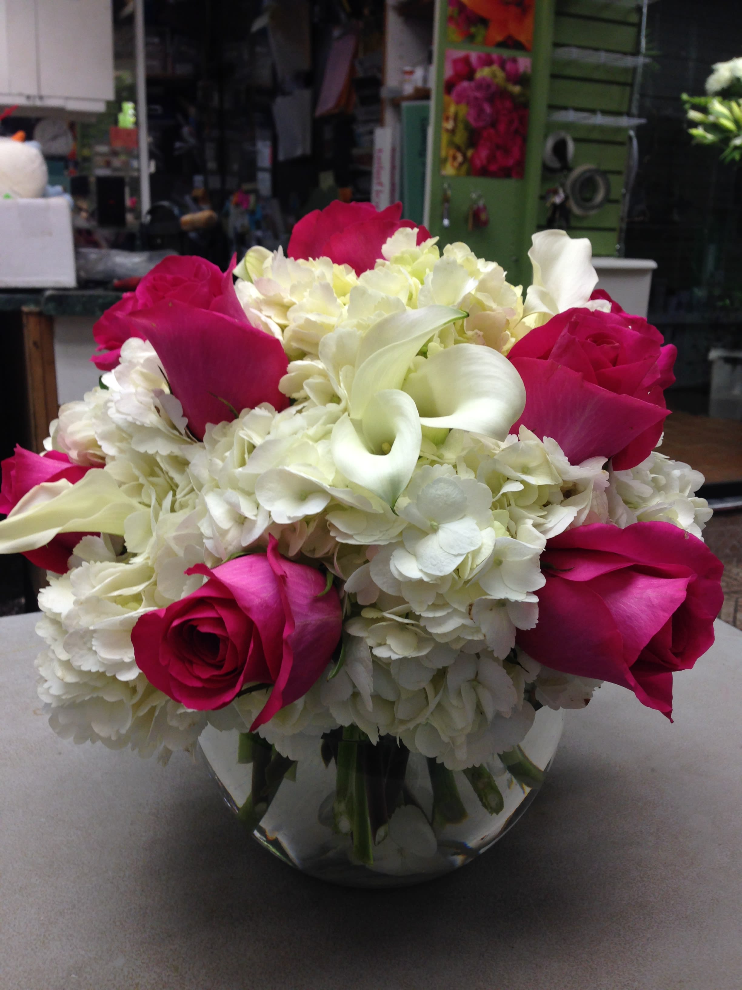 Pink roses and white calla lilies in a glass vase