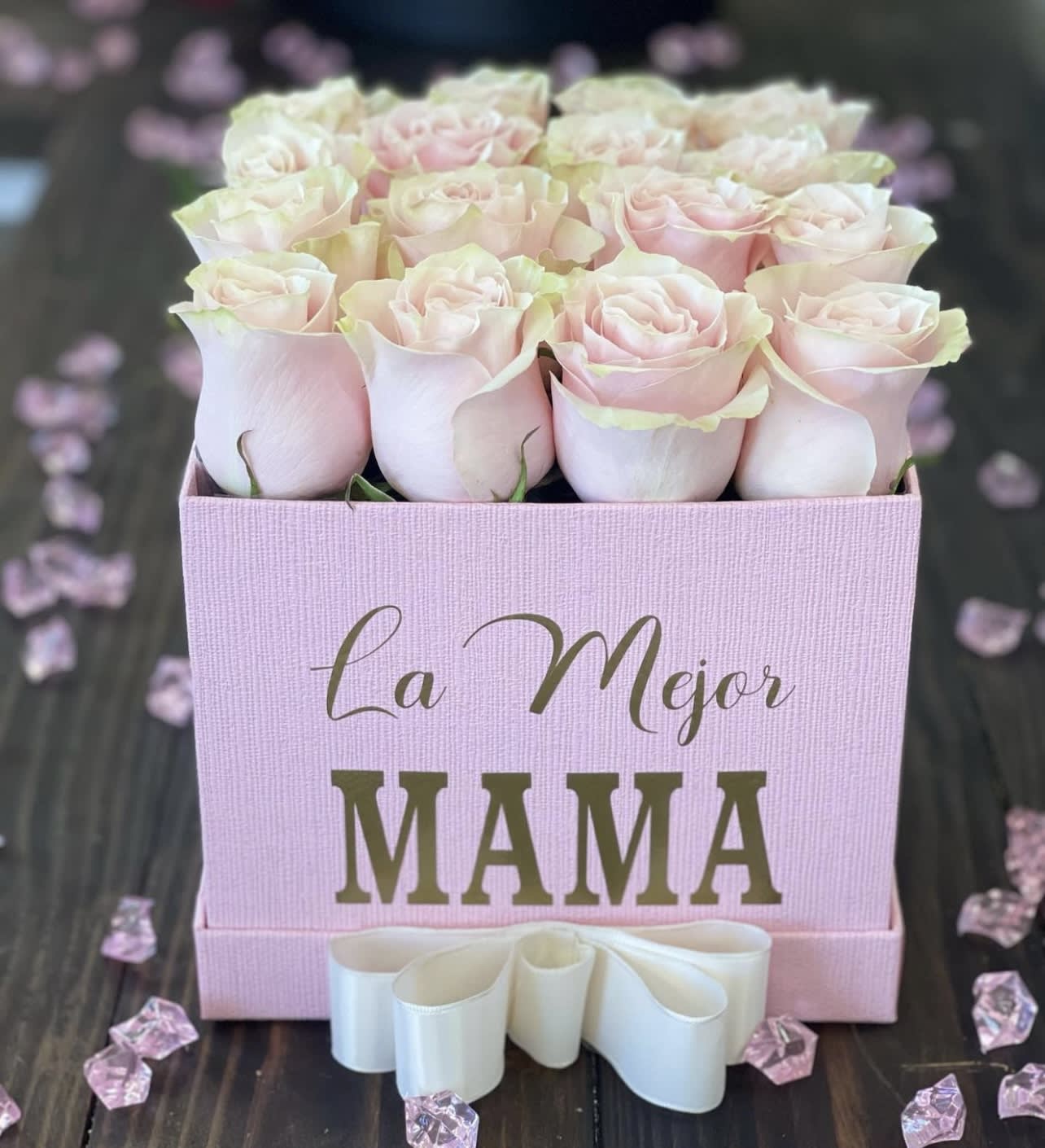 LA MEJOR MAMA - 16 soft pink roses will be incorporated into a pink box, customizing of the box is included. If other message desired please specify under special instructions.