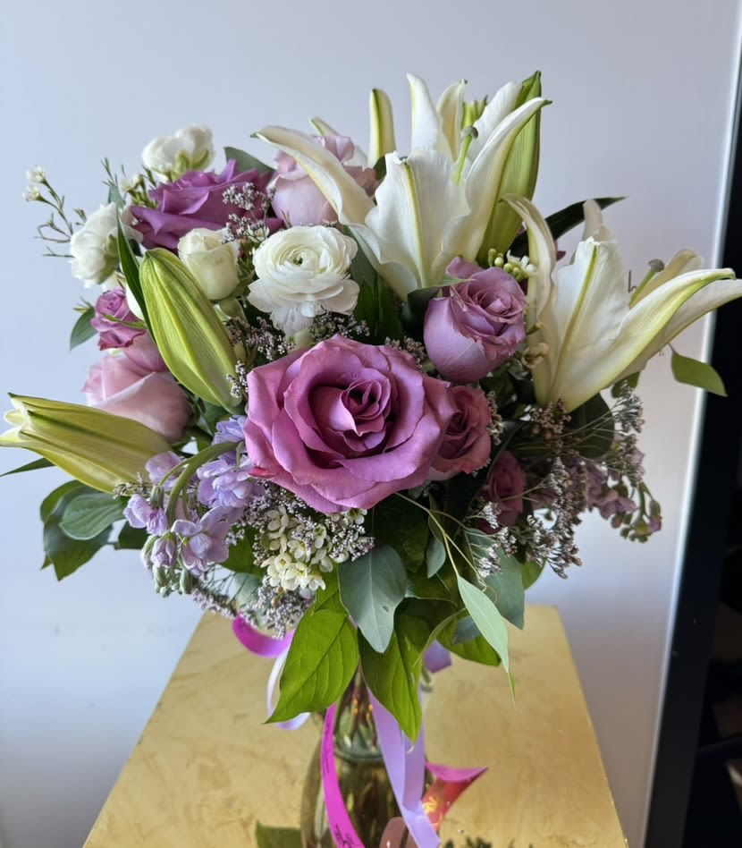 Bouquet of pink roses and white lilies in a glass vase