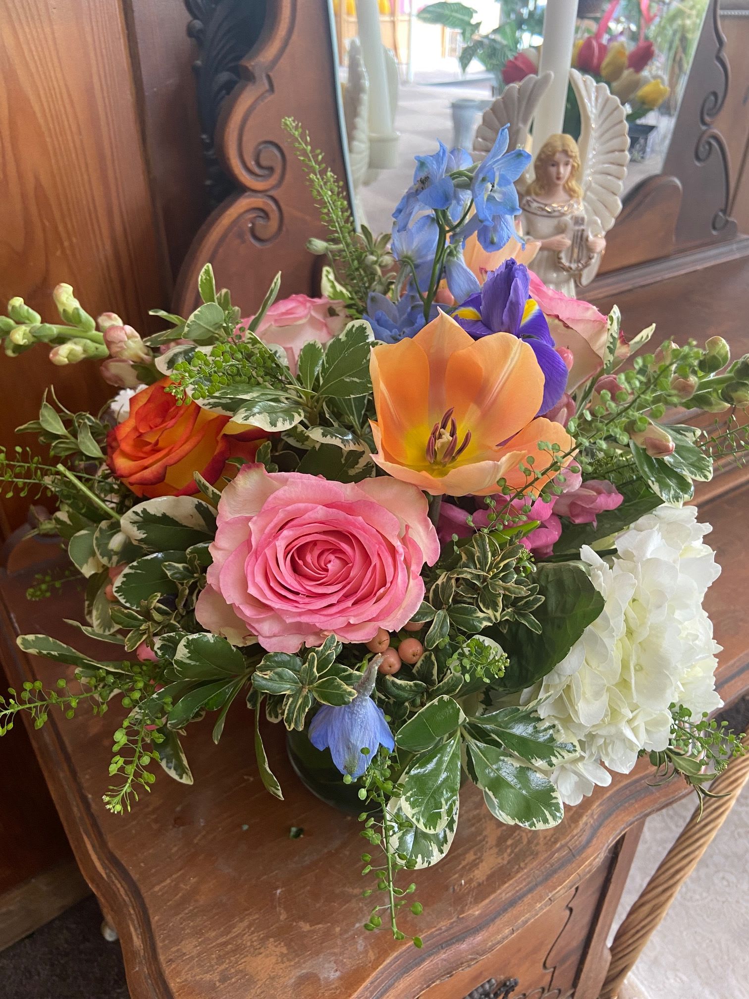 Bright Mixed Mother's DayCylinder - Mix of bright but feminine Spring flowers in 5 x 5 cylinder.  The color mix and flower varieties will vary! 