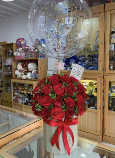 Red roses Gift Box with Bubble Balloon -  Pet Friendly? NO While Red Roses themselves are non-toxic to household pets like cats and dogs, the thorns can cause physical injury if chewed. Furthermore, the balloon and ribbon pose a significant choking or intestinal blockage risk for curious pets. Keep out of reach of animals.   Human Allergy Note No major allergy-triggering flowers noted.   Care &amp; Longevity To keep your blooms fresh, add a small amount of water to the center of the box daily to keep the floral foam moist. Avoid placing the arrangement in direct sunlight, near heat sources, or under cold air vents. As individual roses fade, gently remove them to keep the rest of the display looking vibrant.    Best Occasions &amp; Situations  Romance/anniversary  Birthday  Congrats/celebration  Just because  Wedding's  Mother's day  Fourth of july  Thinking of you  Why Customers Love It High-impact presentation with the unique bubble balloon. Compact footprint that fits perfectly on desks or side tables. Gift-ready design that doesn’t require a separate vase. Bold, classic color palette that never goes out of style. Personalized touch with the custom message on the balloon.