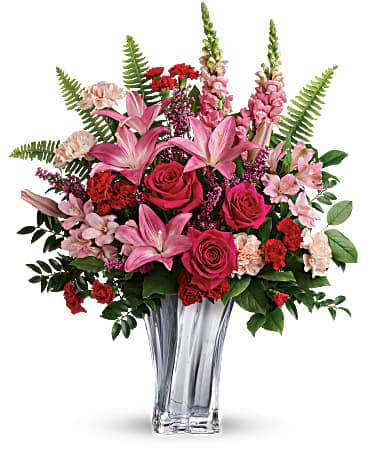 Pink and red mixed bouquet in a clear glass vase