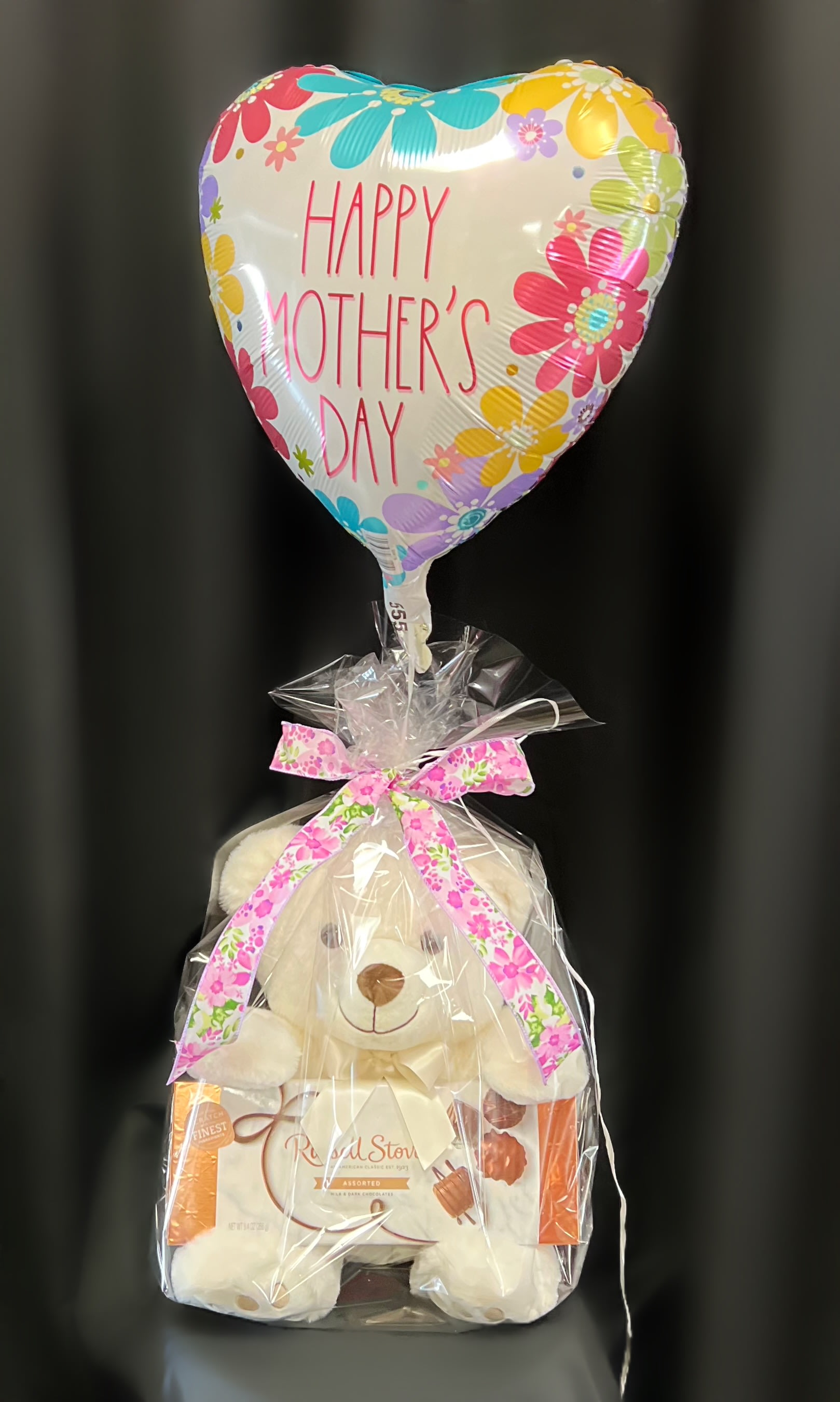 MD BUNDLE #1 - BIG BEAR WITH CHOCOLATES AND 1 MYLAR BALLOON