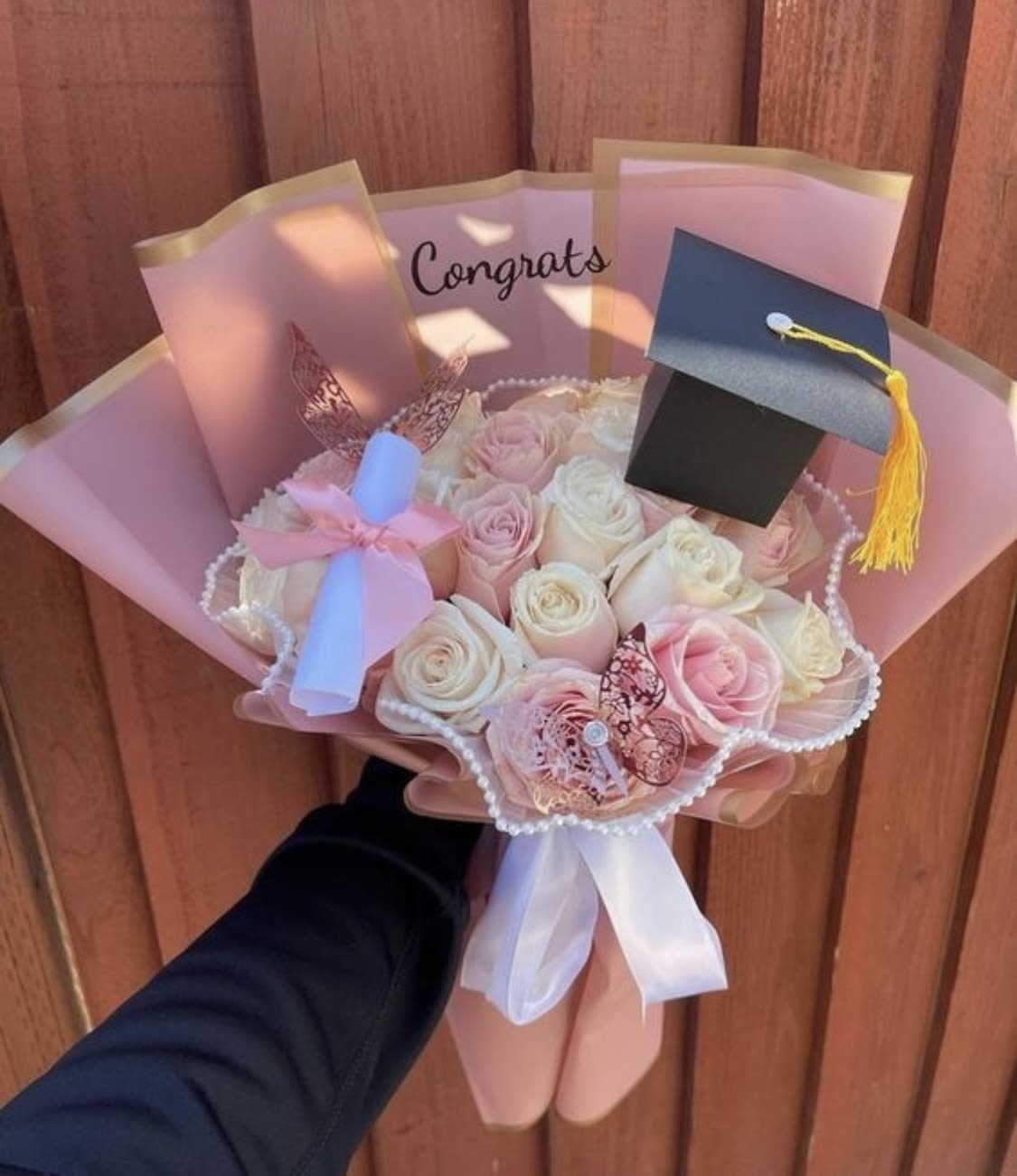Bouquet for graduation white and pink colors   - Precious graduation bouquet with 25 roses in white and pink, pink  wrapping 