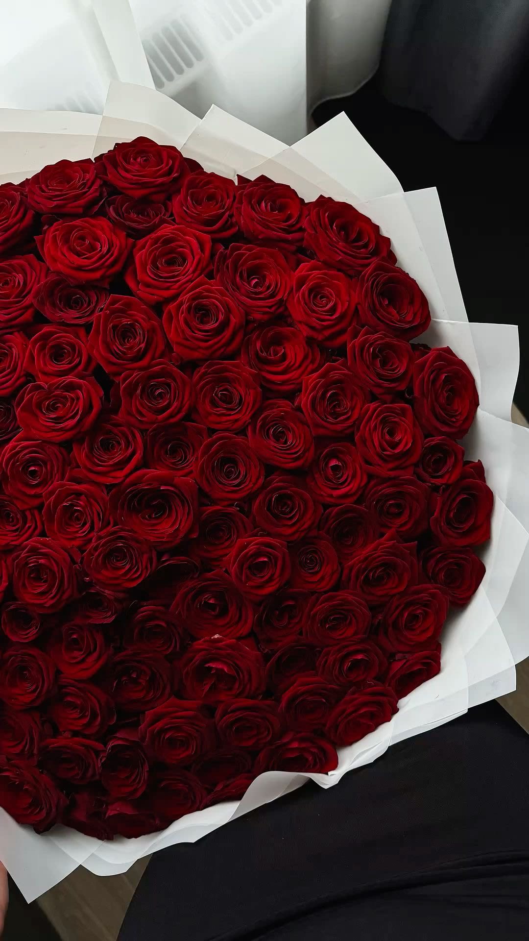 200 Roses Graduation Bouquet - A stunning arrangement of 200 premium roses to celebrate graduation. Elegant, bold, and unforgettable — the perfect way to say “Congratulations” and honor this special milestone.