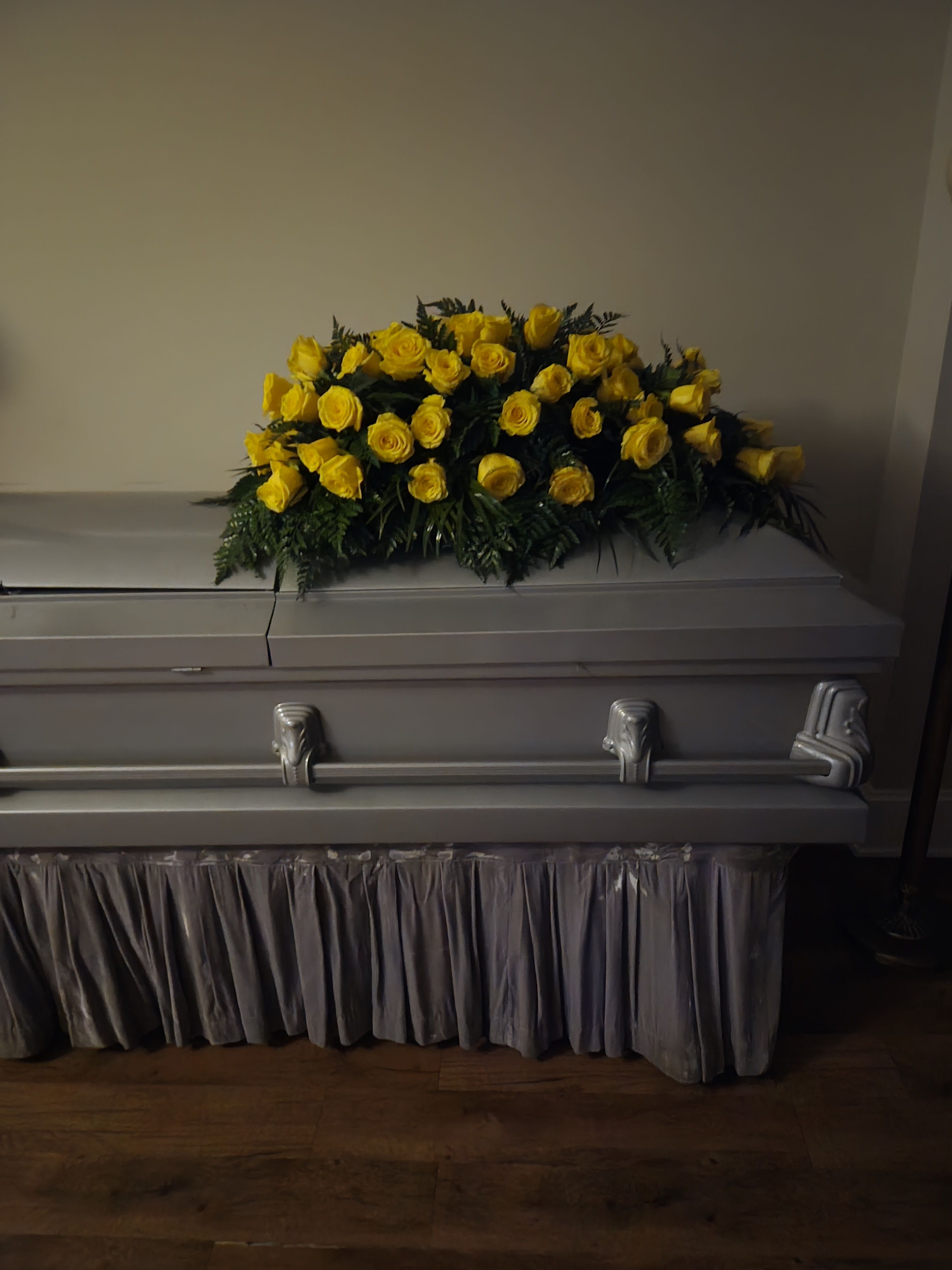 SONSHINE YELLOW ROSE CASKET SPRAY  - YELLOW ROSE CASKET SPRAY 