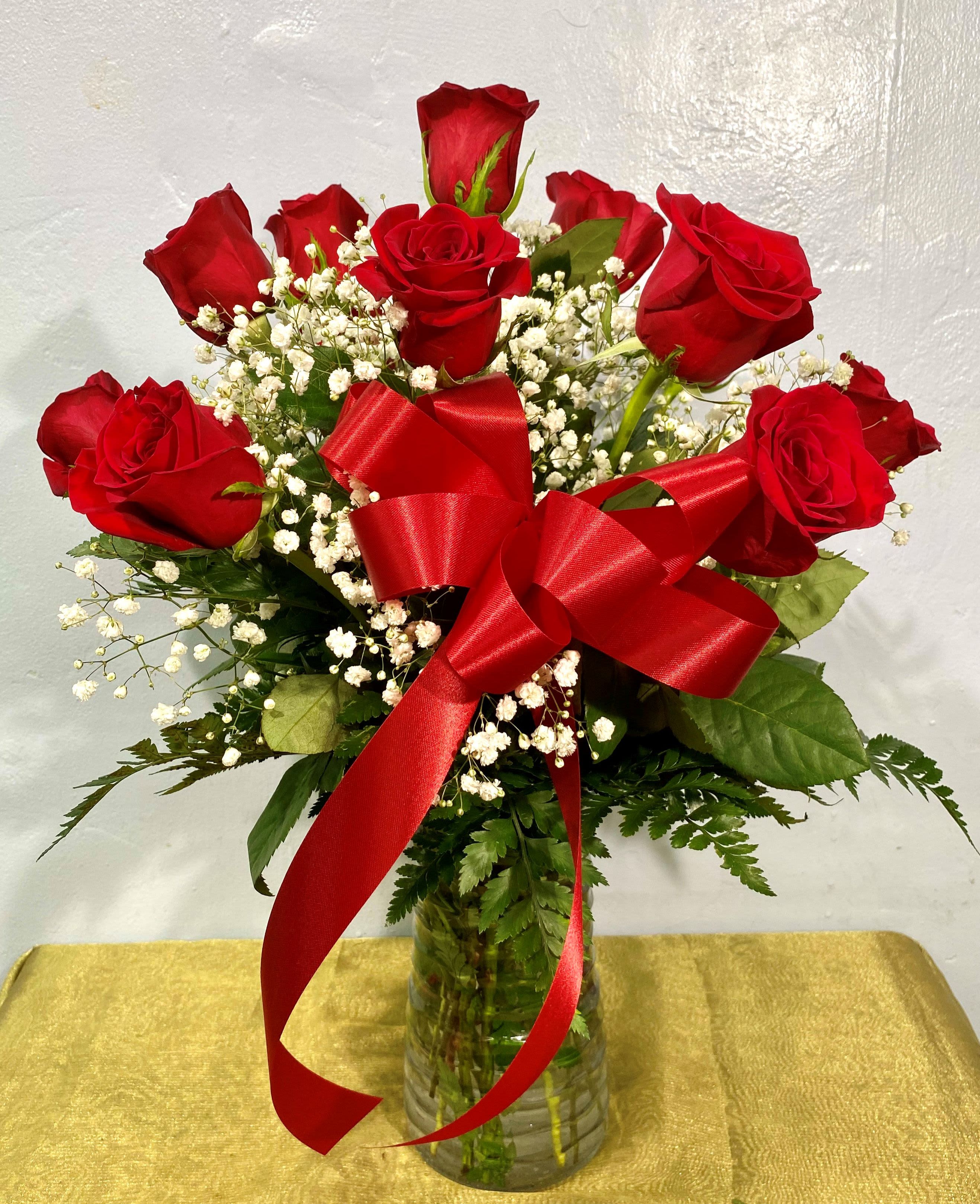 Dozen long Stemmed Red Roses with Baby's Breath - These dozen red roses with baby's breath are a classic! The perfect romantic gift for an anniversary, birthday, or just to say "I like you a lot!"   APPROXIMATE DIMENSIONS: 25" H X 18" W