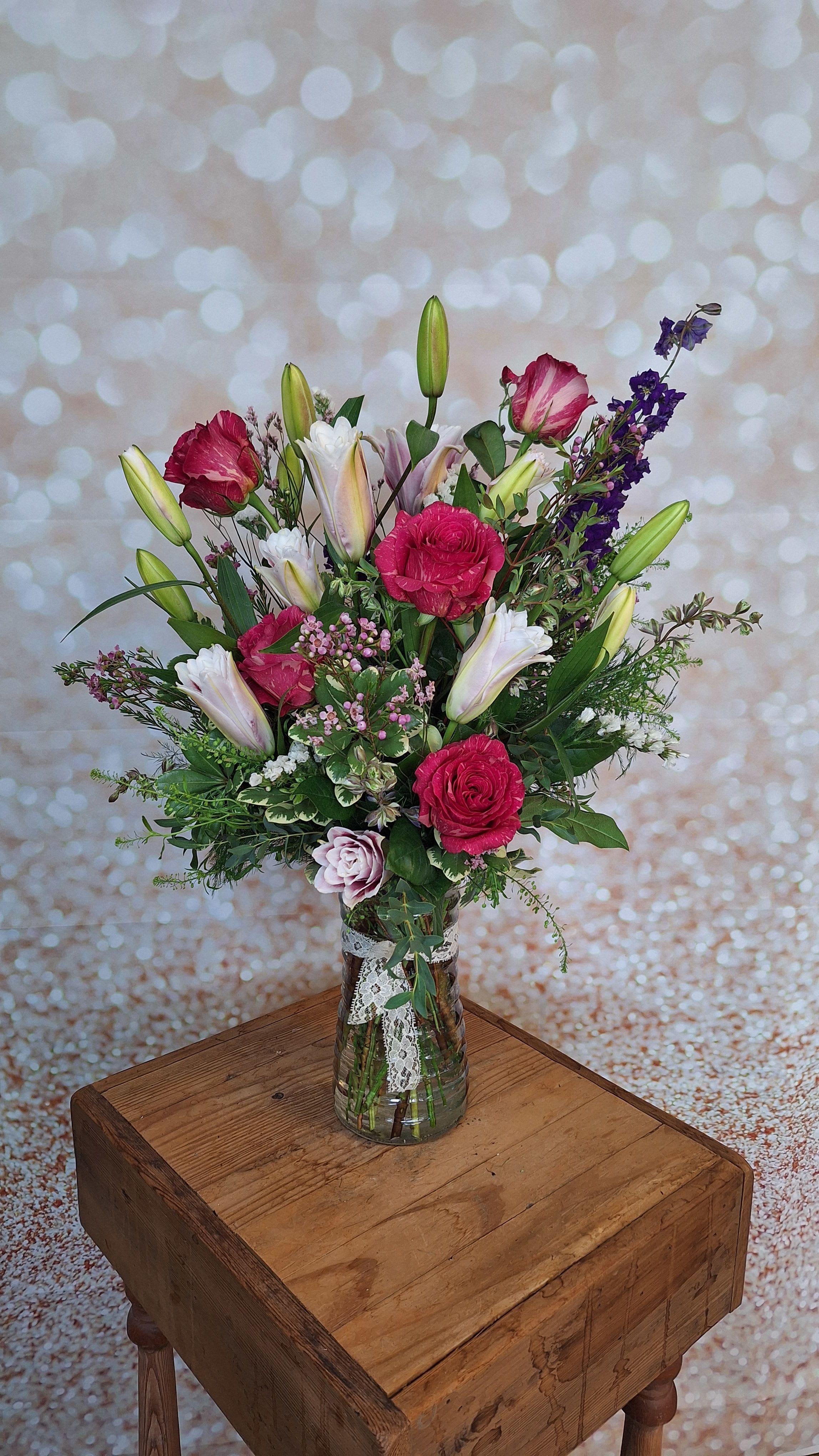 Rose and Lily Mix - A DELUXE version of our Online BEST SELLER, More blooms, more color, that leaves a clear sign of affection. 