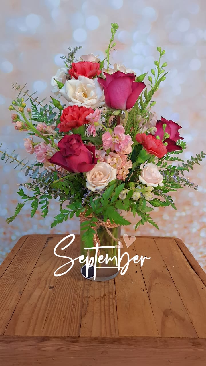 Make her smile - This is our BEST ONLINE SELLER, a mixed bouquet that expresses love and appreciation to your special someone.