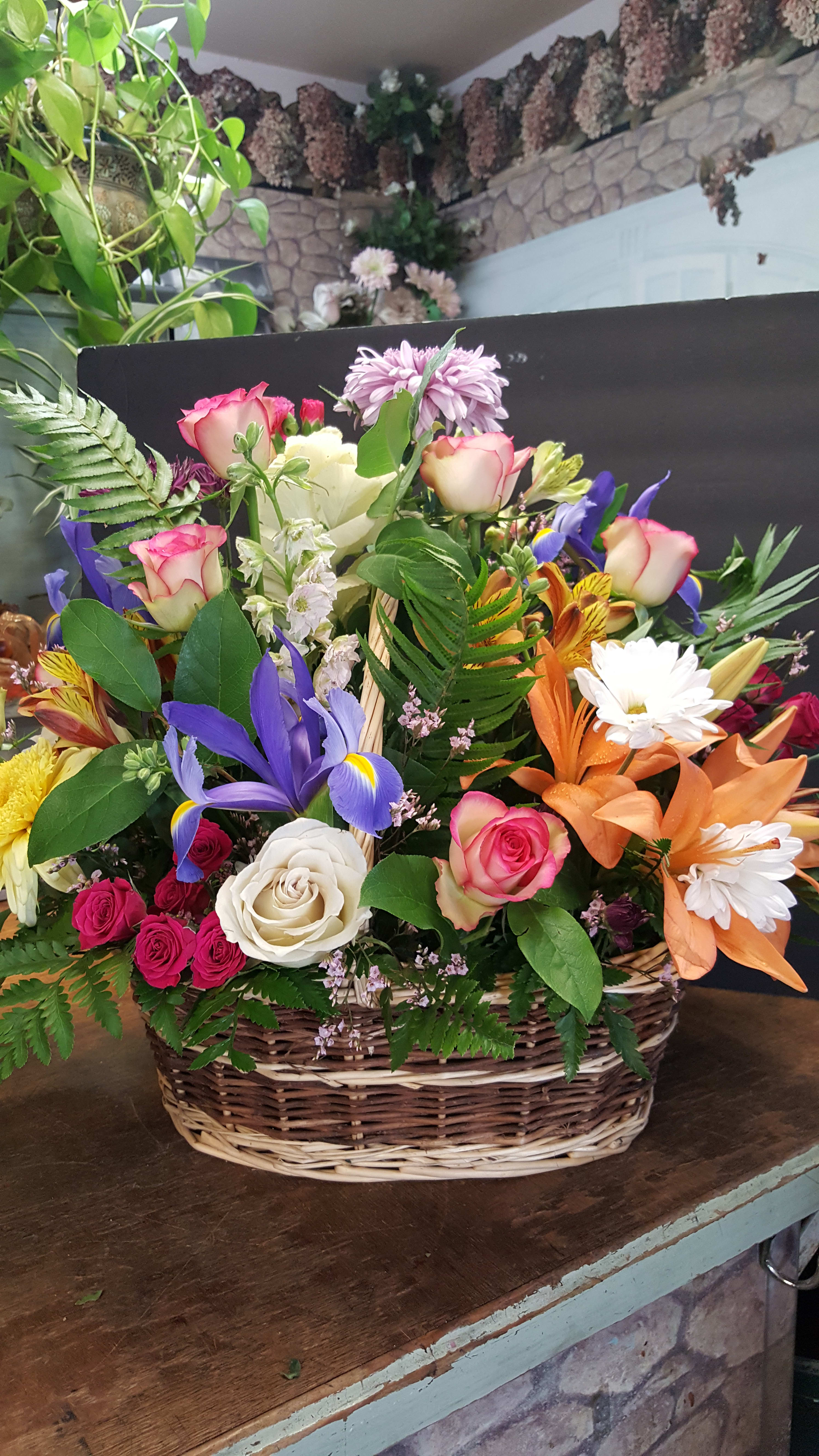 Ladie's Night - DELUXE IN PHOTO! Standard design is a small all around design in a 6" basket and up based on price &amp; season. Colors &amp; florals will vary. Photo is a Deluxe sample style. 