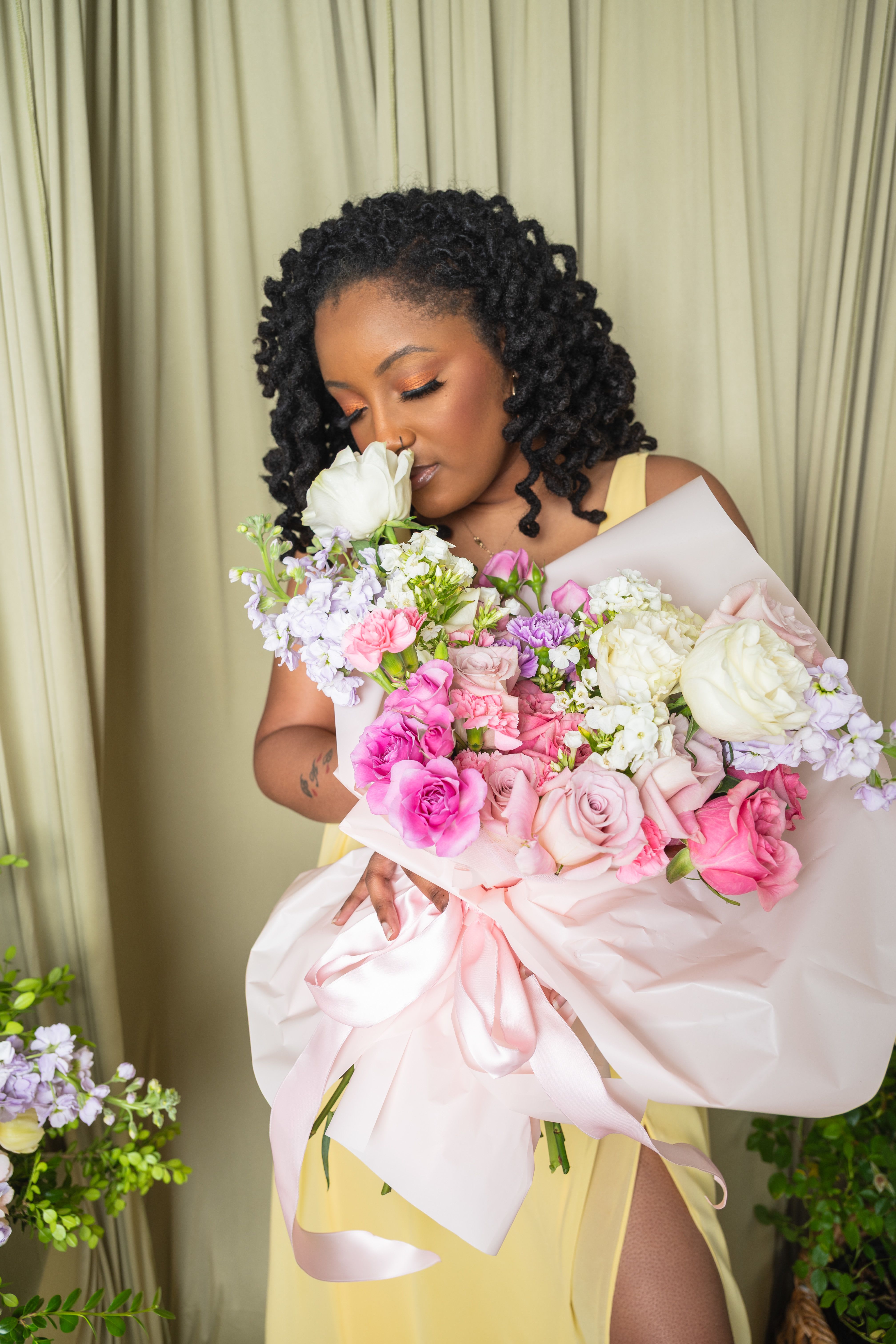 The Sweetest Thank You - The Sweetest Thank You is a soft, romantic expression of love and appreciation from our Mother’s Day collection, designed to feel like a gentle embrace. This bouquet features a lush blend of premium blooms in delicate shades of blush, pink, ivory, and soft lavender. Garden roses, spray roses, and seasonal florals come together in a dreamy, airy arrangement that feels both timeless and heartfelt. Wrapped in our signature deluxe Romance bag and finished with an elegant bow, this piece is made to leave a lasting impression. It is the perfect way to say thank you with beauty, intention, and grace.