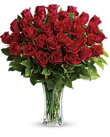 Bouquet of red roses in a clear glass vase