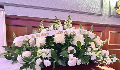 Loving Memory W/Ribbon Funeral ARRANGEMENT - Can provide names in description* (Or message)