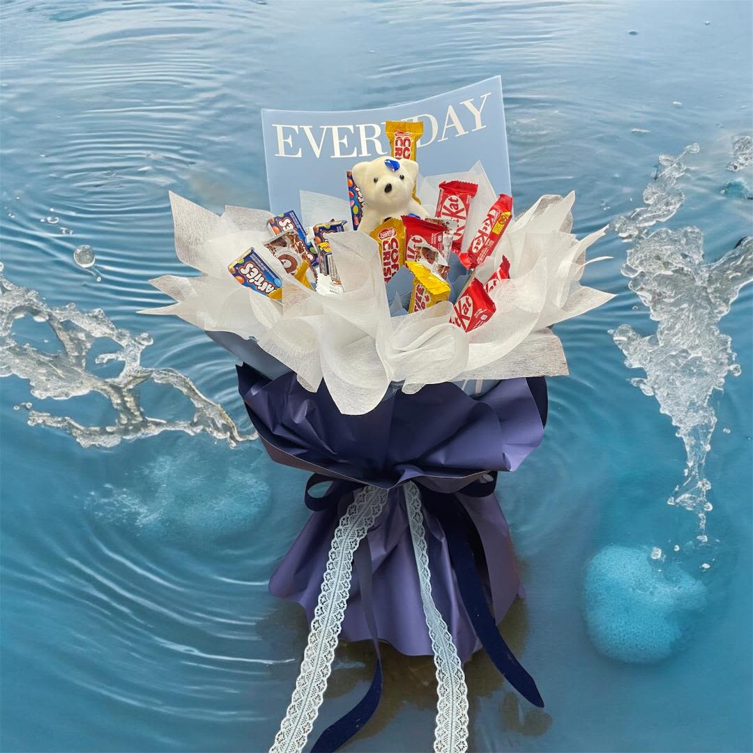 Candy bouquet with a teddy bear and an Everyday card