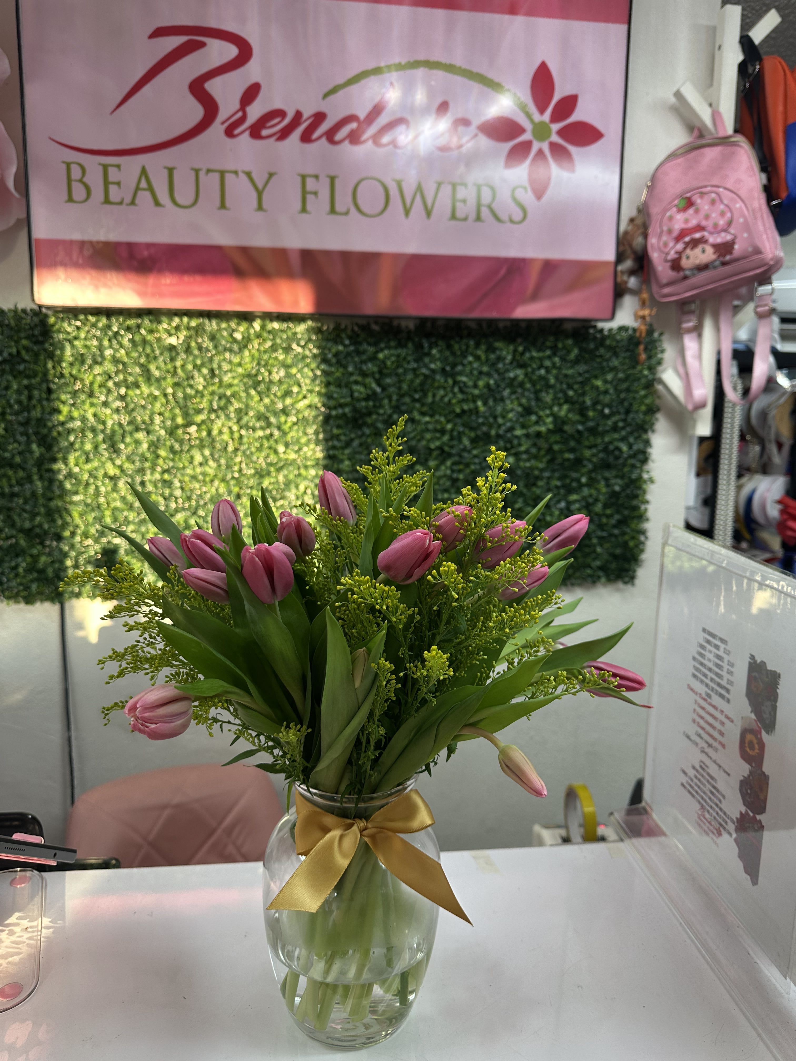 20 tulips in a vase  - 20 tulips in a vase .  Due to high demand We might have to add a differed shade if we don’t have this one . We will let you know if that’s the case and let you know the colors available. 