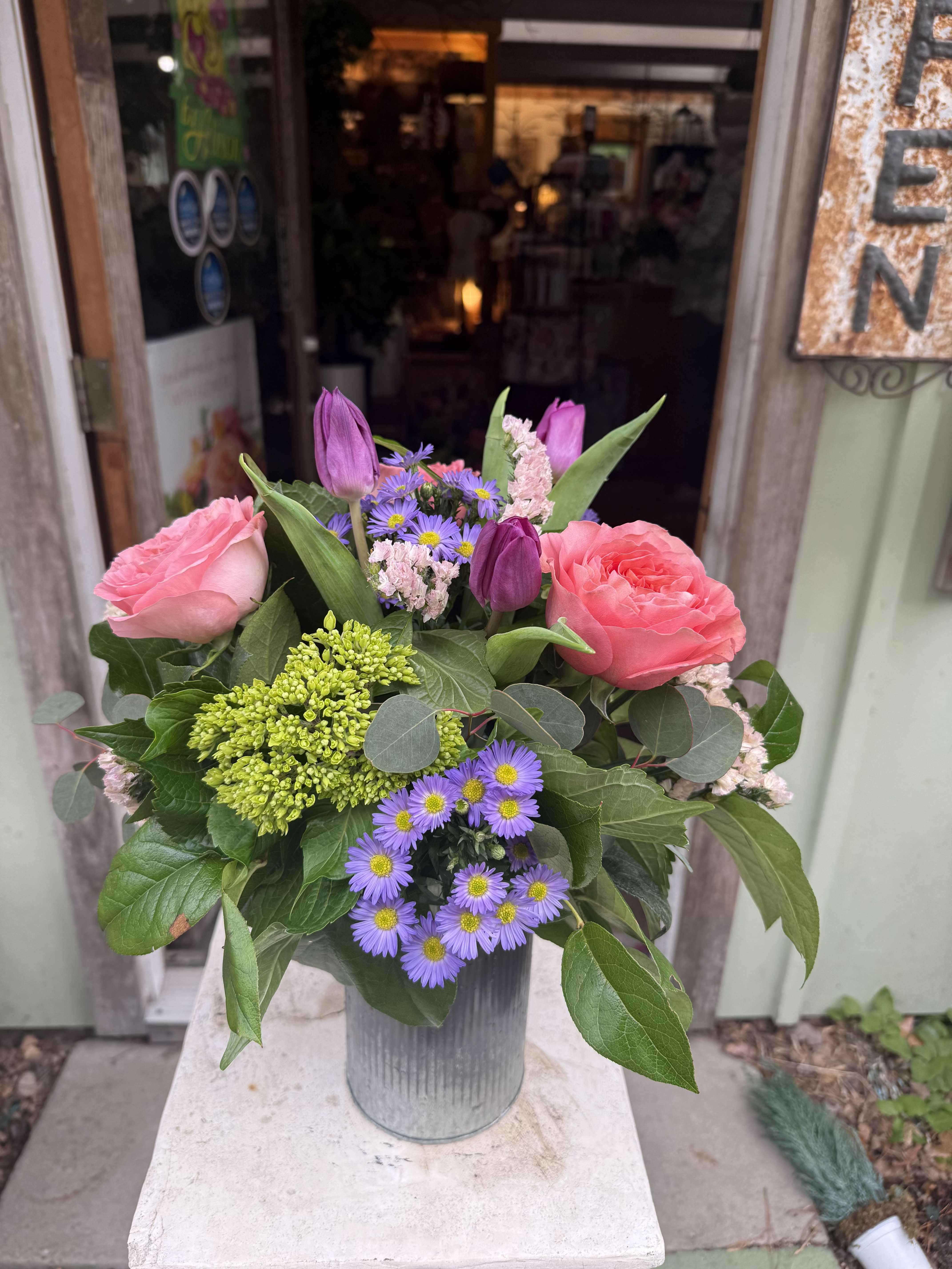 English Garden  - If you choose to upgrade to Deluxe the piece will include more Roses and Peonies. 