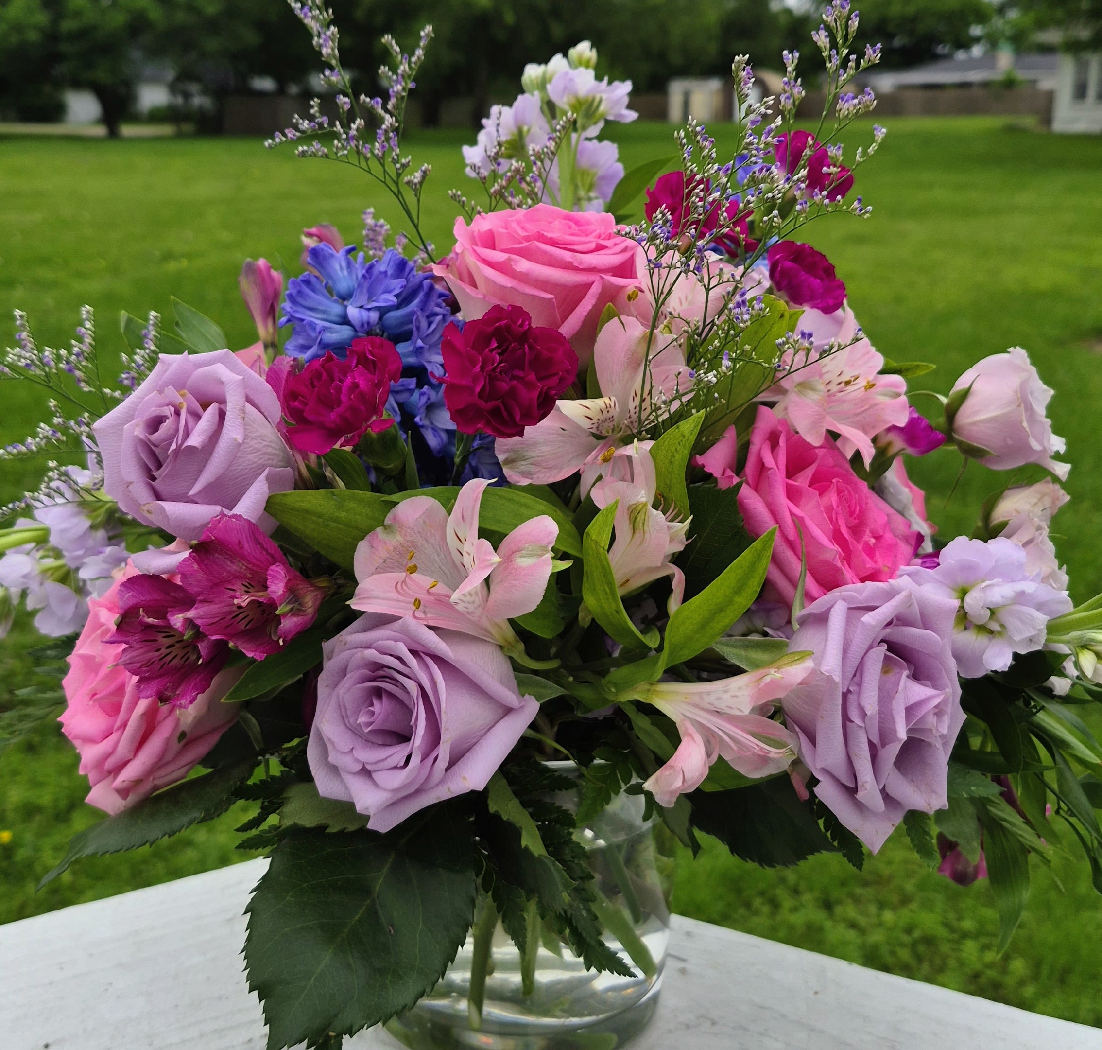 Garden Romance Bouquet - Perfect for birthdays, anniversaries, or simply brightening someone’s day, this bouquet offers a graceful blend of color and fragrance that feels both timeless and fresh—like a gentle breeze through a spring garden.