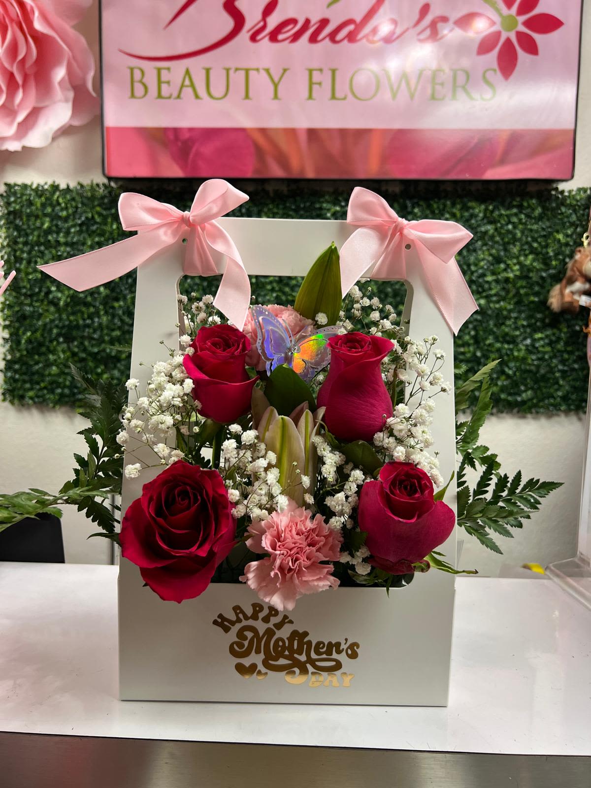 Mother’s Day Purse Arrangement  - The cutest surprise for Mom Beautiful roses , lilies , and soft pink details all inside this elegant purse box with bows   Perfect for Mother’s Day Un detalle delicado y elegante para consentir a mamá ?   Includes fresh roses, lilies &amp; fillers Luxury purse-style box Ready to gift – no vase needed  Limited availability for Mother’s Day ‼️Ordena con tiempo para asegurar el tuyo    7414 S Central Ave, Los Angeles, CA 90001 323-420-9151 www.brendasbeautyflowers.com  Available for pickup &amp; delivery Also on DoorDash &amp; Uber Eats for last minute orders    #BrendasBeautyFlowers #MothersDayFlowers #FlowerPurse #LosAngelesFlorist #FloresParaMama #GiftIdeas #LAflowers 