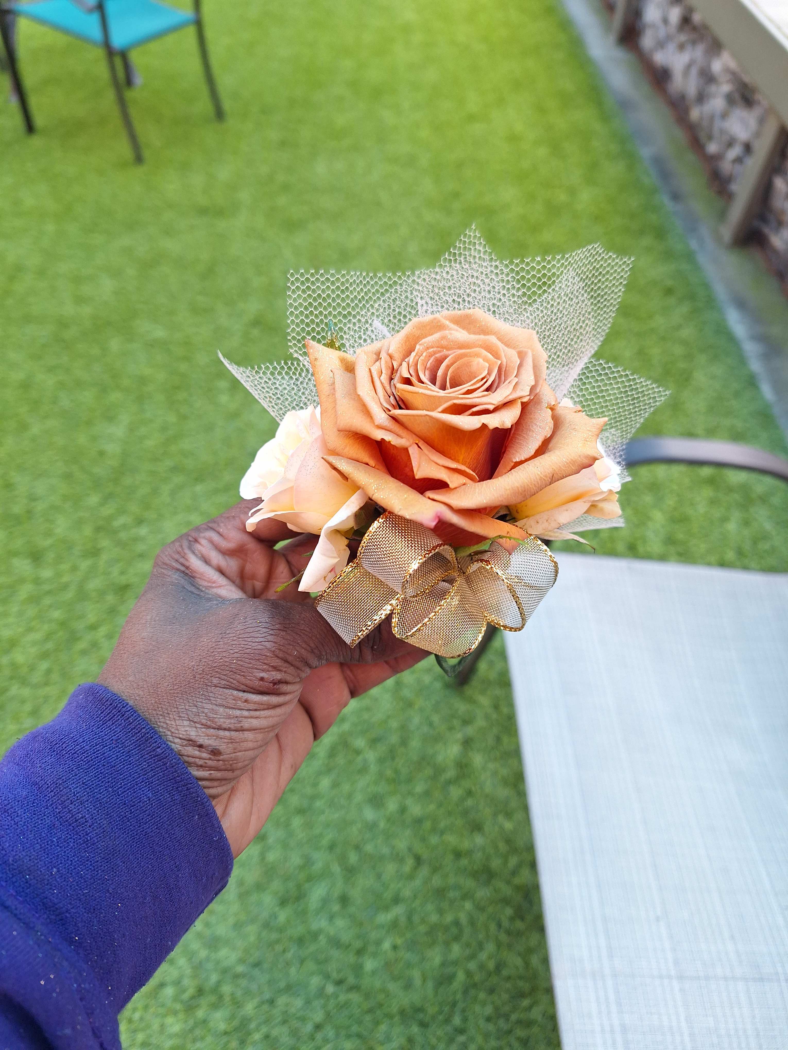 Small peach rose bouquet with gold ribbon and mesh wrap