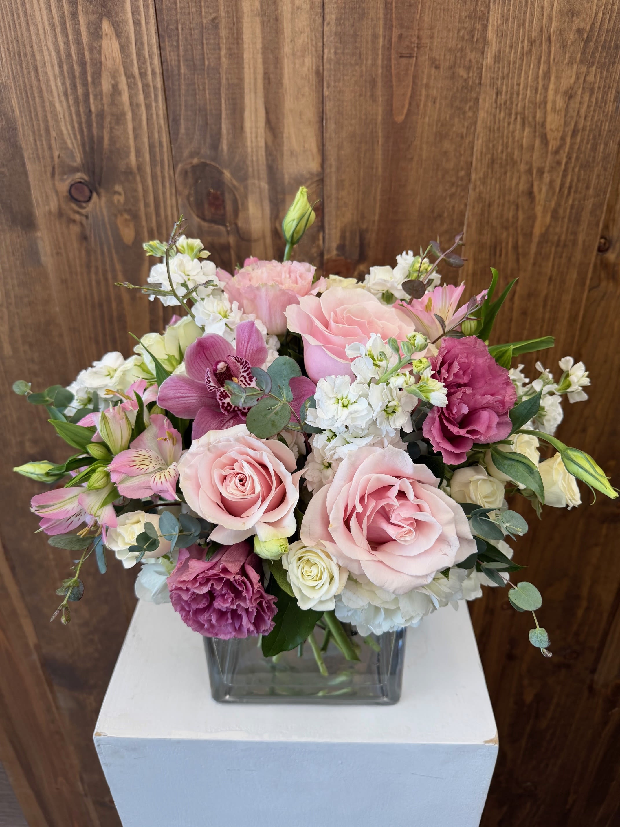 Pink lady - beautiful premium flowers in light pinks and whites
