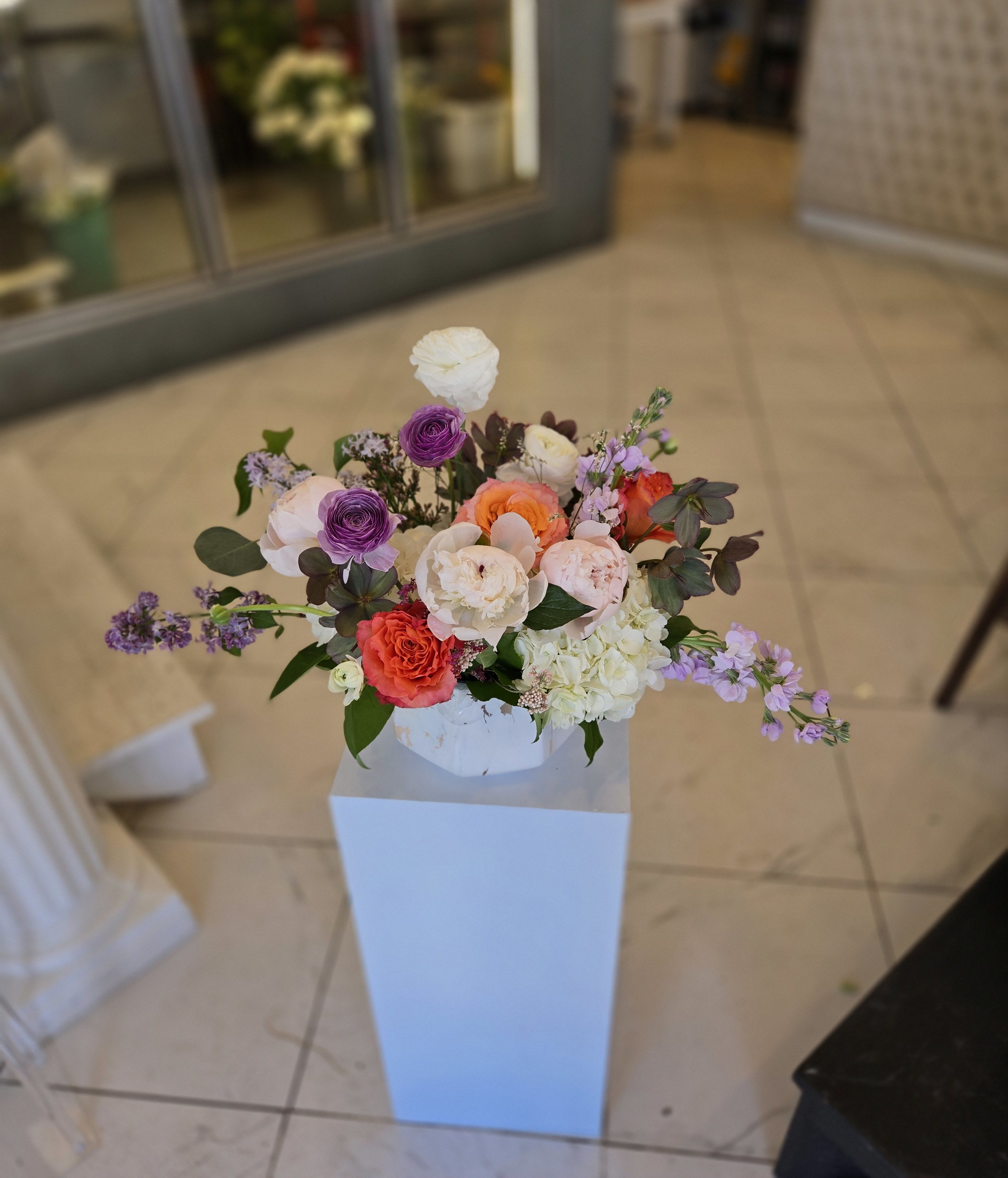 MD Arrangement  - 4  - A simple and charming Mother’s Day arrangement with fresh seasonal flowers in a clean and elegant style. A perfect choice for a thoughtful and affordable gift.