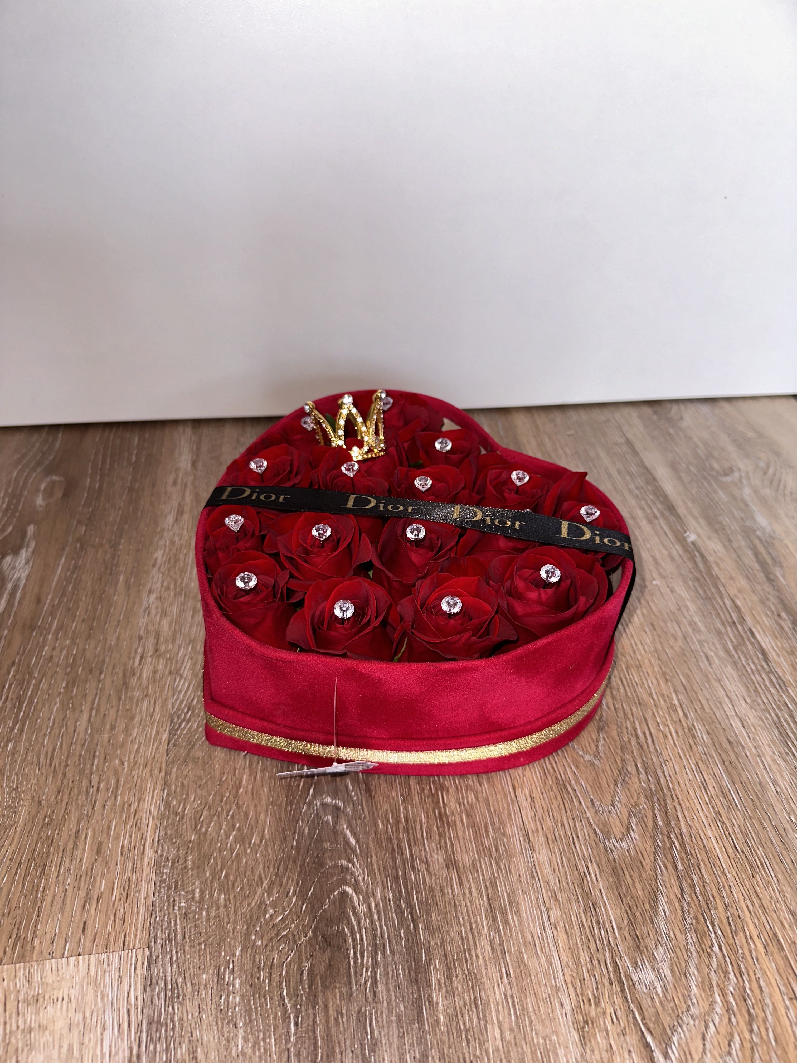 ️heart ️ (size S) - Beautiful velvet heart box full of roses, mini metal crown  .  BEAUTIFUL DESIGN IN VELVET BOX, NATURAL ROSES, CHANEL RIBBON, I LOVE YOU TOPPER