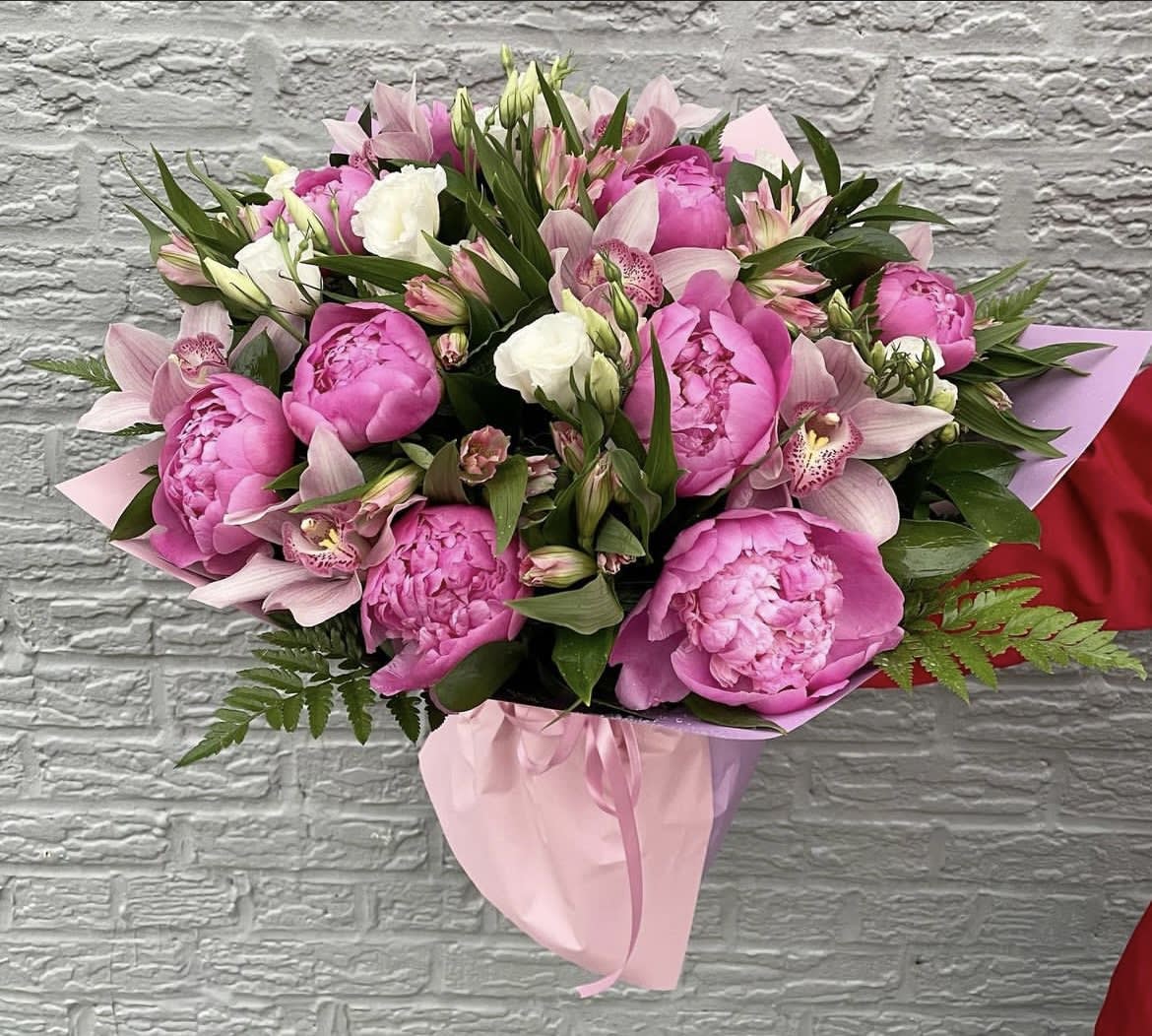 Mix flowers bouquet with peonies - On the first photo is a deluxe size.