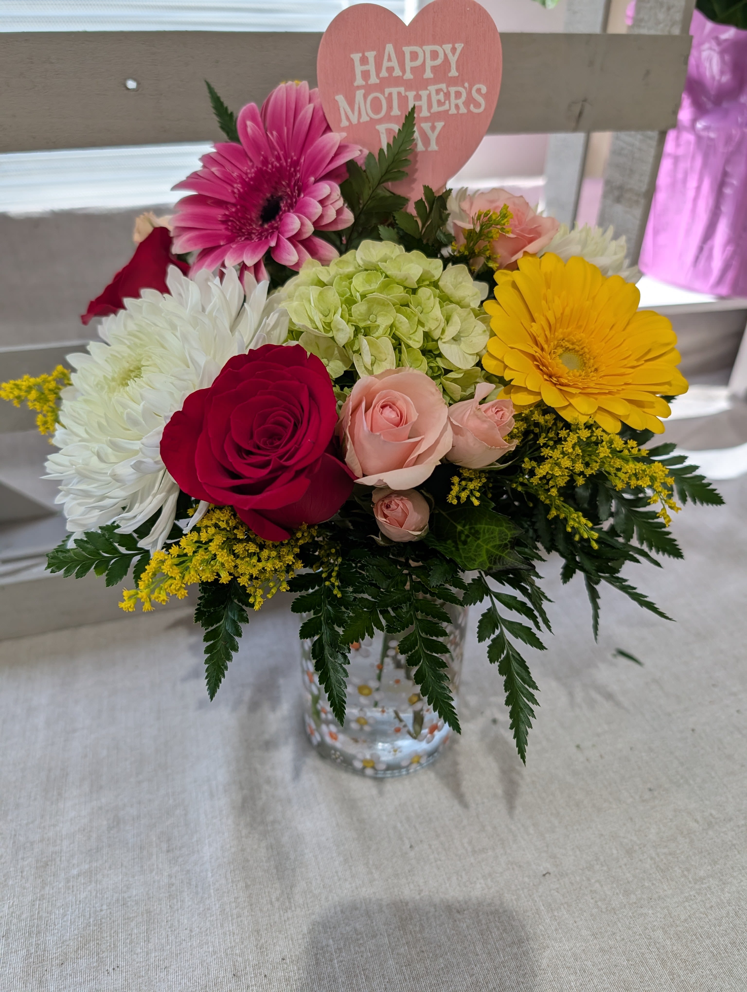 Daisy Mason Jar - Mixed seasonal blooms in a decorative daisy Mason jar
