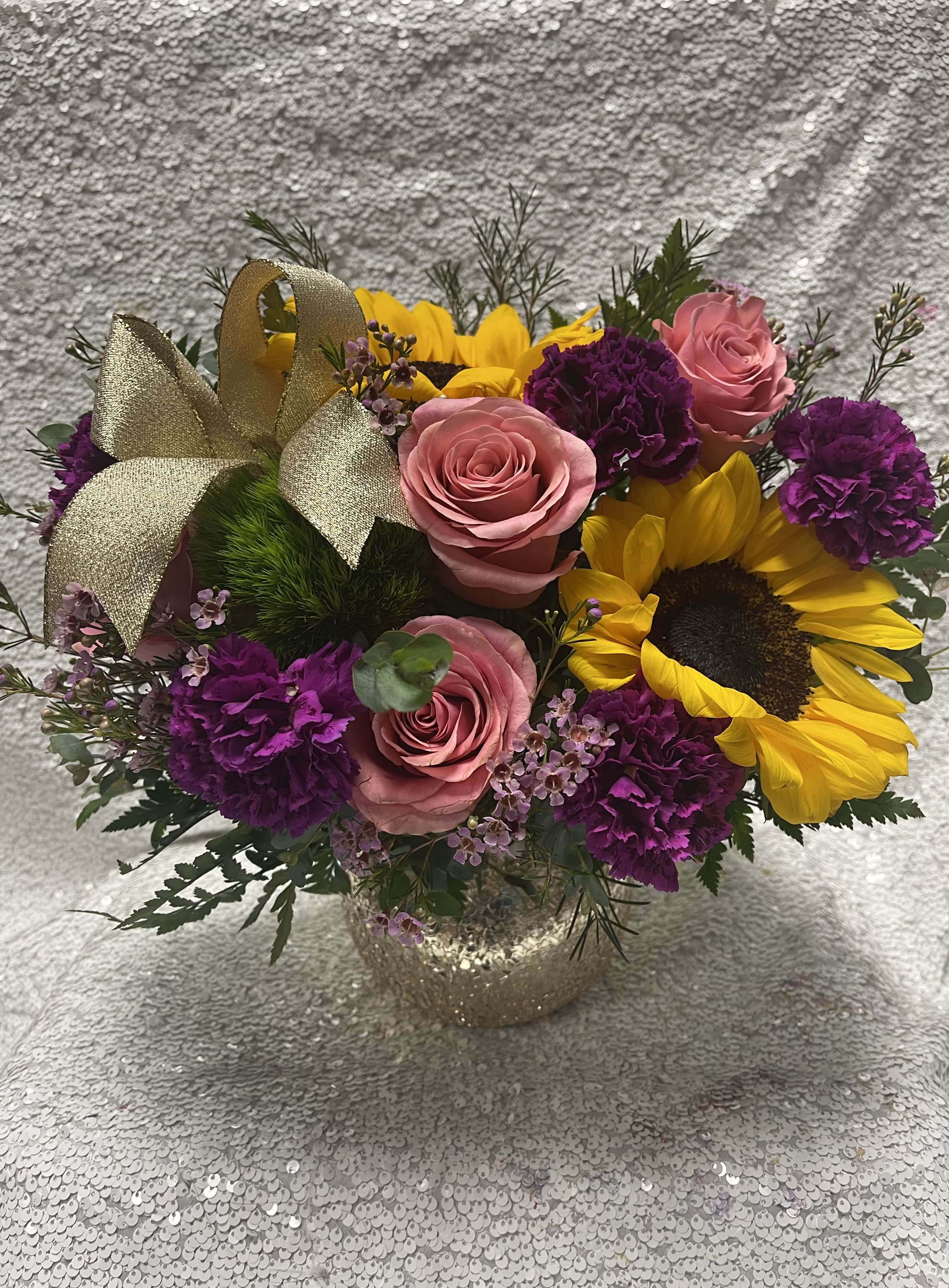IVY - THEIR COLORS? IT'S WAY?.....THE FLOWERS THOSE THAT BRING JOY AND HAPPINESS SEND THEM AND ENJOY LOVE!!! BRIGHTLY COLORED SUNFLOWERS, PINK ROSES AND CARNATIONS ON A GOLD BASE.