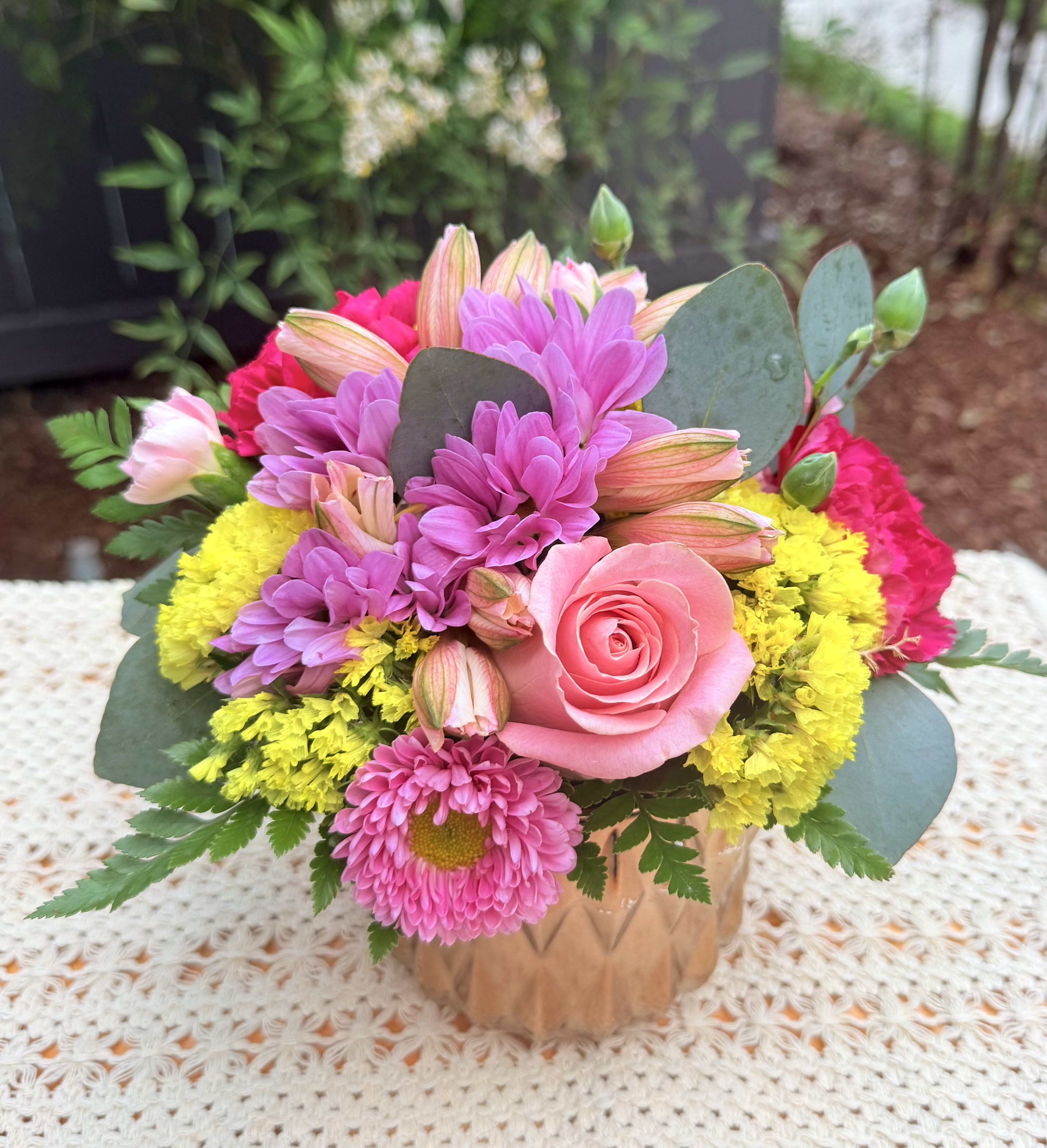 “ My Little Joy “ Floral centerpiece  - Enjoy the beautiful blooms of the season. Stunning floral arrangement designed thinking of the colors of Spring. This small centerpiece is crafted with Ecuadorian roses, fancy carnations, elegant alstromerias, lavender daisies, yellow statice and seasonal foliage. Small size.  It includes a ceramic vase in gold color. Round style.