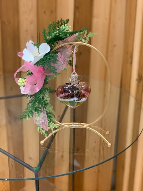  Art Glass Heart Kitras with Stand - Kitras Hand Blown Glass Heart  Celebrate love, friendship, and cherished memories with the Kitras Hand Blown Glass Heart, available at Haehn Florist &amp; Greenhouses, 410 Hamilton Rd., Wapakoneta, OH 45895. Each piece is uniquely handcrafted by skilled artisans, making it a one-of-a-kind keepsake that captures beauty and meaning in every swirl of vibrant color.  This stunning glass heart is a thoughtful gift for birthdays, anniversaries, memorials, or simply to show someone how much they mean to you. Whether displayed in a sunny window, on a stand, or as part of a meaningful tribute, its radiant colors will bring comfort and joy for years to come.  At Haehn Florist, we are proud to offer high-quality, hand-selected gifts that go beyond flowers to help you celebrate life’s most meaningful moments.   Why choose the Kitras Hand Blown Glass Heart?  Handcrafted by skilled artisans in Canada  Each piece is unique—no two hearts are exactly alike  A lasting symbol of love, hope, and remembrance  Perfect for sympathy, memorials, weddings, or everyday gifting    Order today from Haehn Florist &amp; Greenhouses, 410 Hamilton Rd., Wapakoneta, OH 45895 or call us at 419-738-8485. Same-day delivery available in Wapakoneta and surrounding areas.