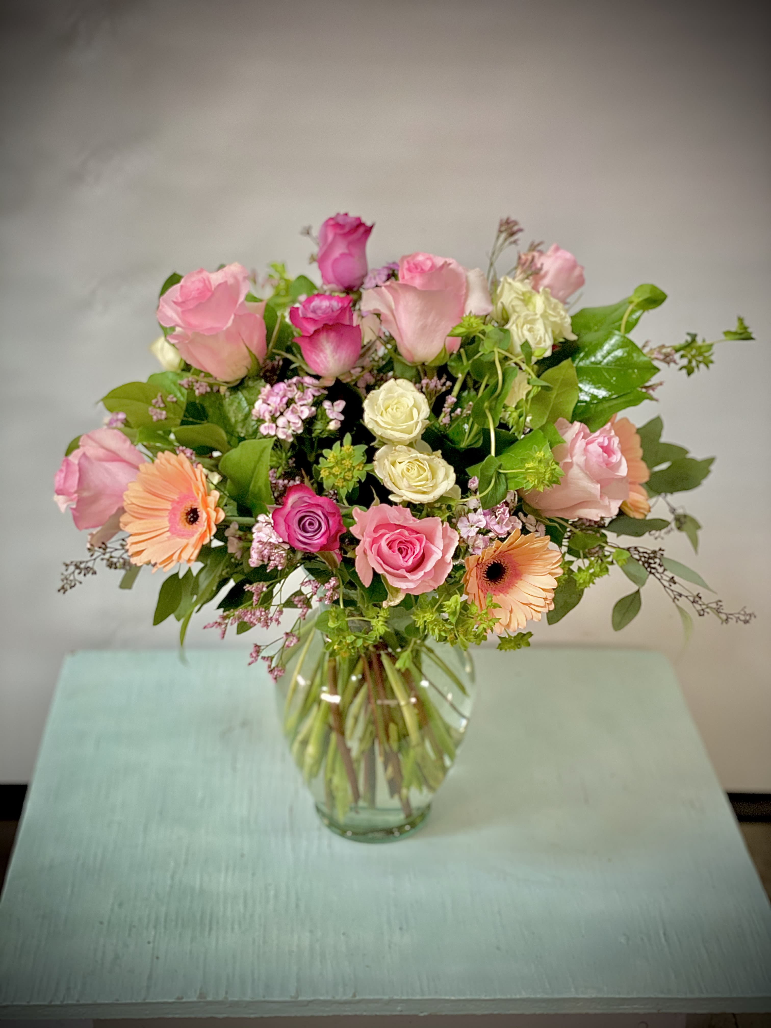 Pink and peach mixed bouquet in a clear glass vase