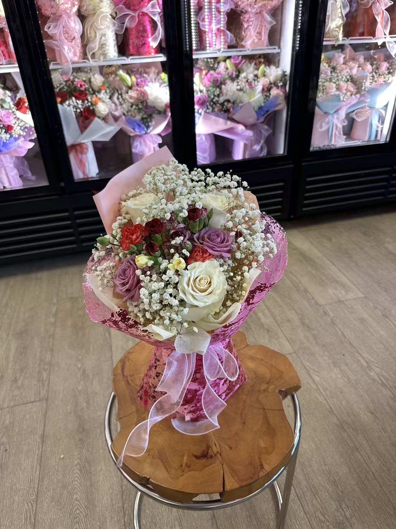 Holidays special bouquet  - Bouquet is small size with 5 mixed roses and filled flowers 