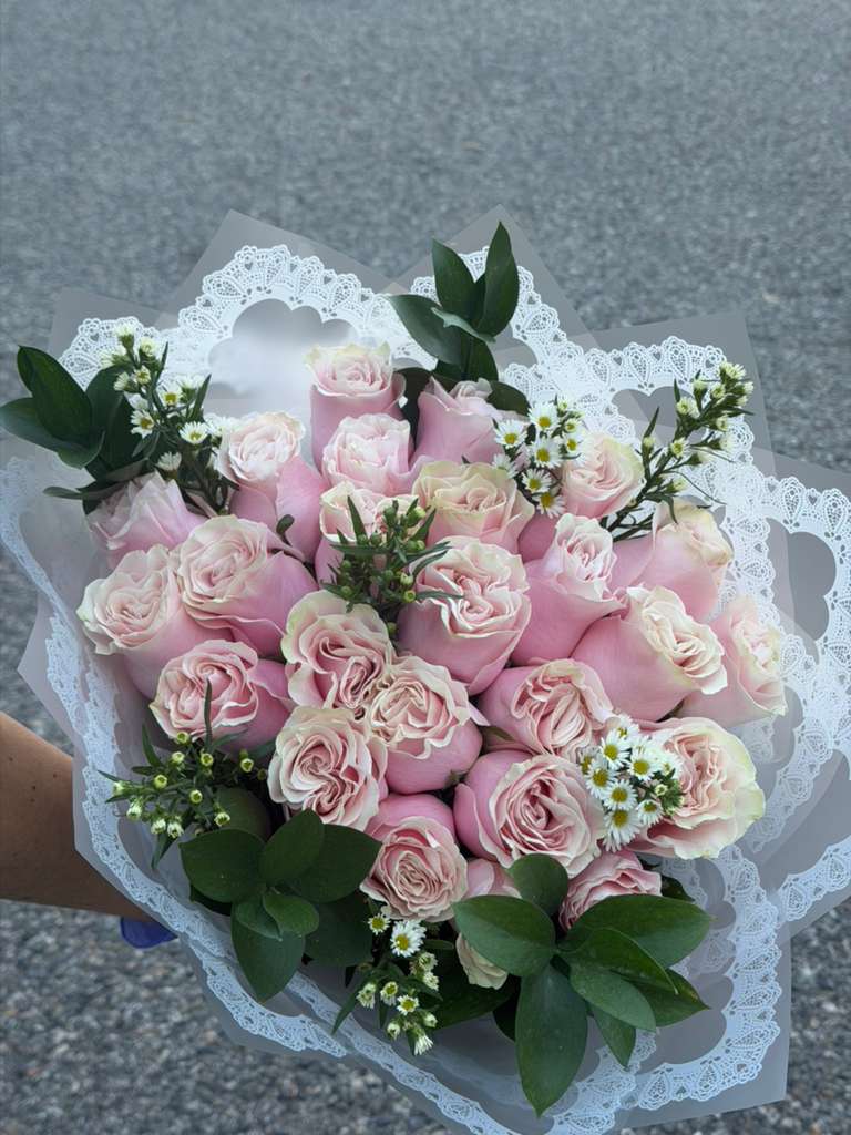 25 pink roses - Elegant bouquet of 25 pink roses, ideal as a gift for any occasion
