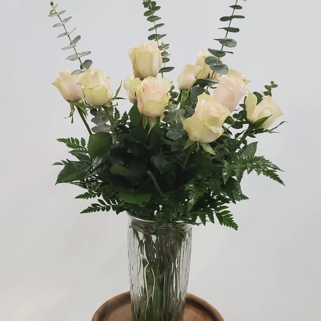 Bouquet of pale pink roses in a clear glass vase