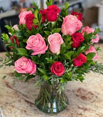 Bouquet of pink and red roses in a glass vase