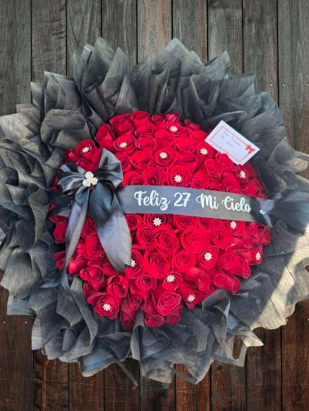 Princess Treatment - 100 premium long-stem red roses in a massive, overflowing bouquet. Topped with scattered diamond pins and wrapped in our Luxury Wrapper to make an even more dramatic impact.    - WITHOUT RIBBON 