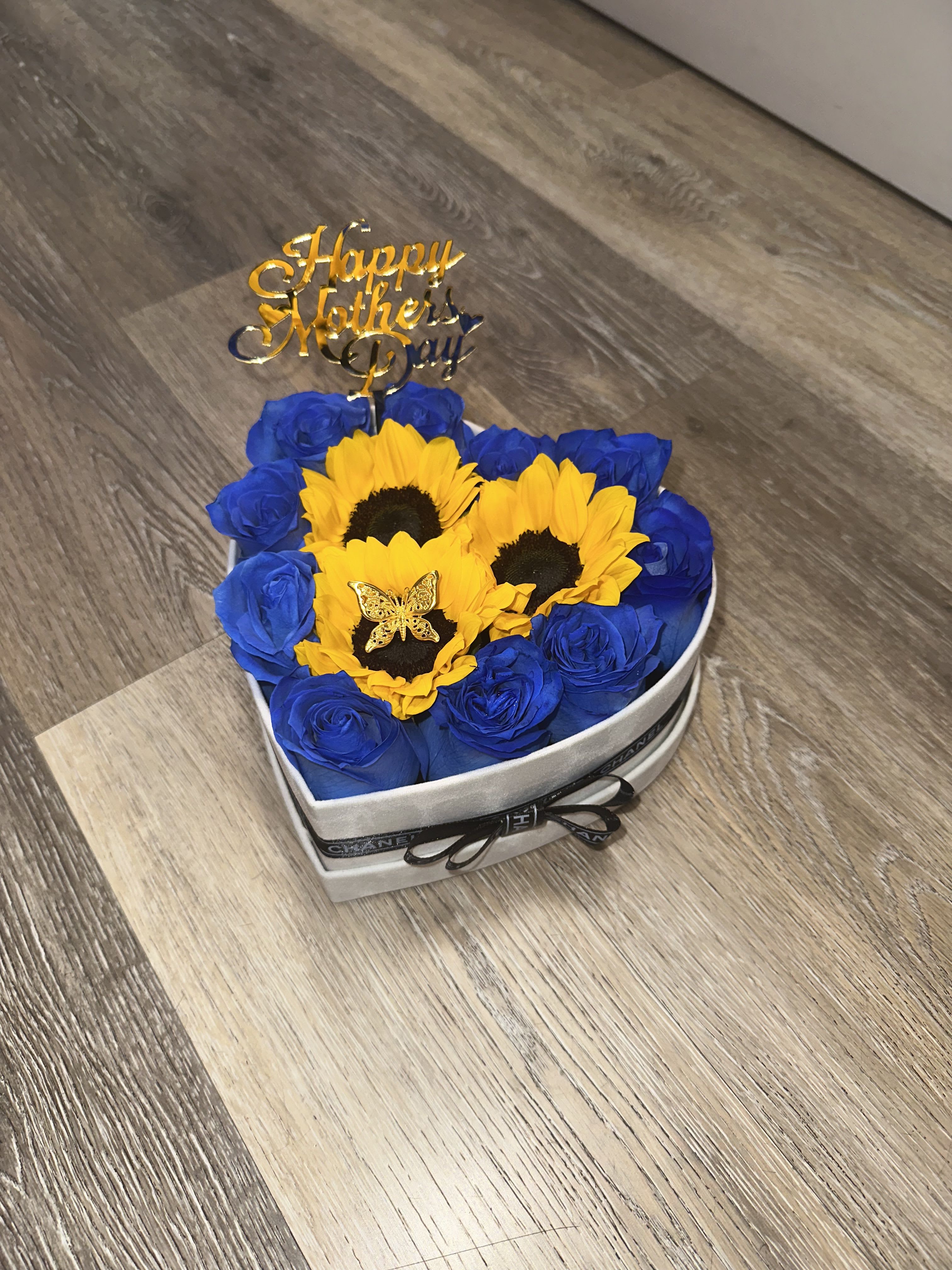 Beautiful blue roses and sunflowers, SMALL VELVET BOX - Beautiful blue roses and sunflowers, SMALL VELVET BOX