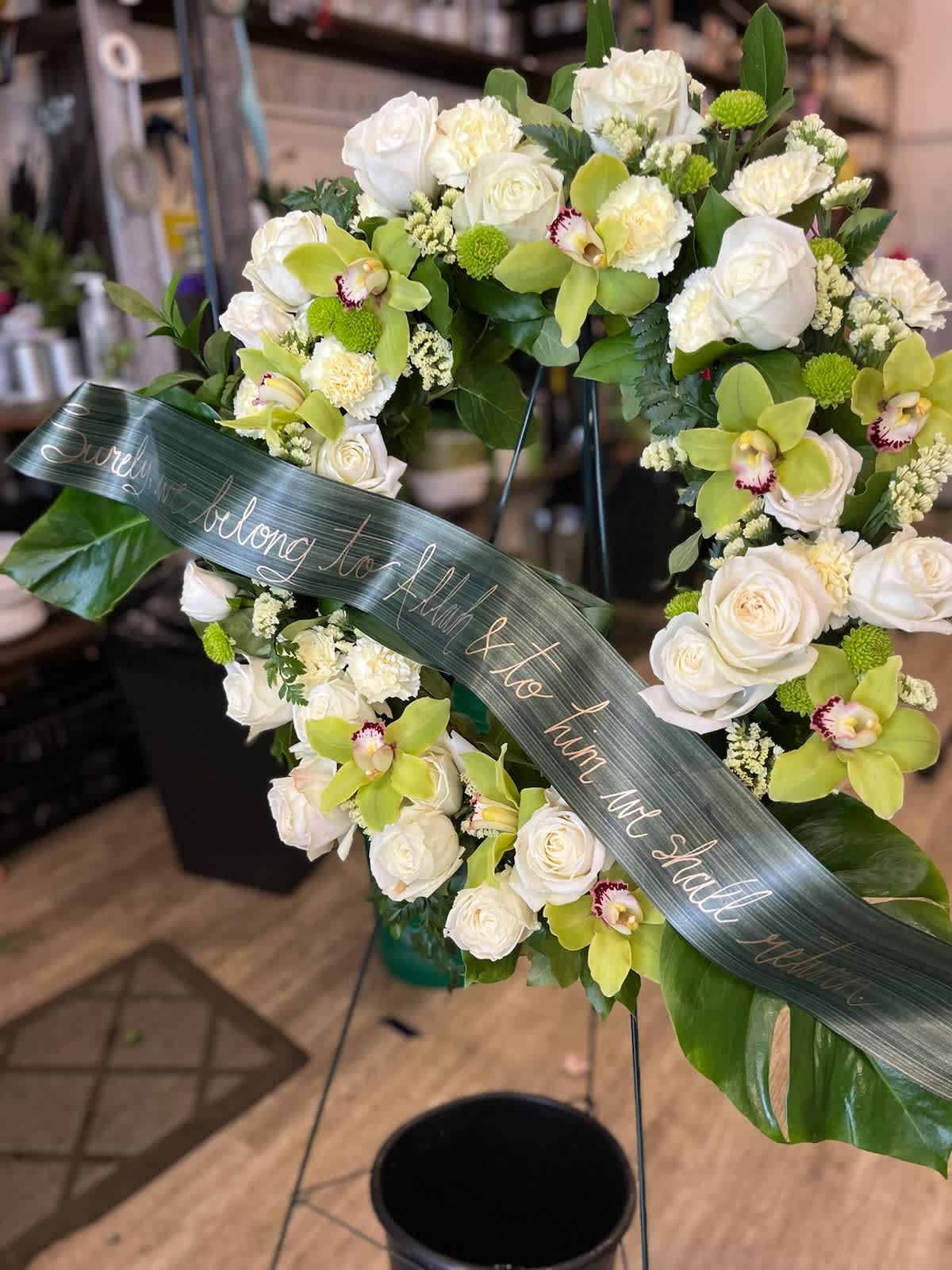 Circle of sympathy - Rose and orchid wreath