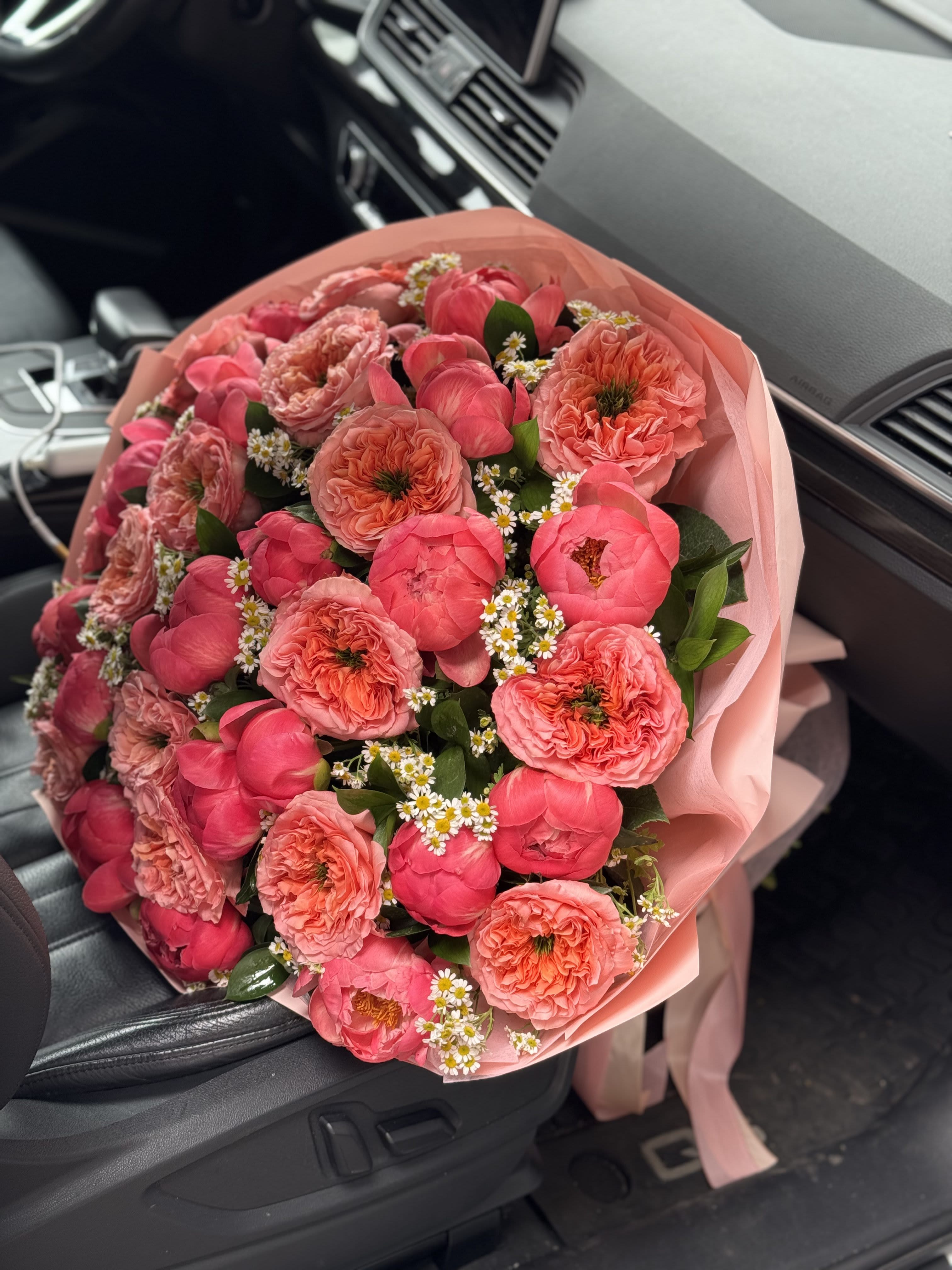 Coral Charm Bouquet.    The photo shows the premium size. - The photo shows the premium size.