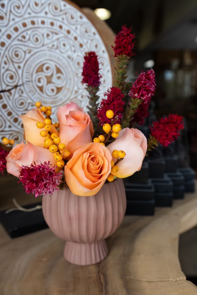 Aroma - A simple gesture of kindness and a heart of gratitude can make all the difference. Filled with the season blooms. Fall Collection 2023